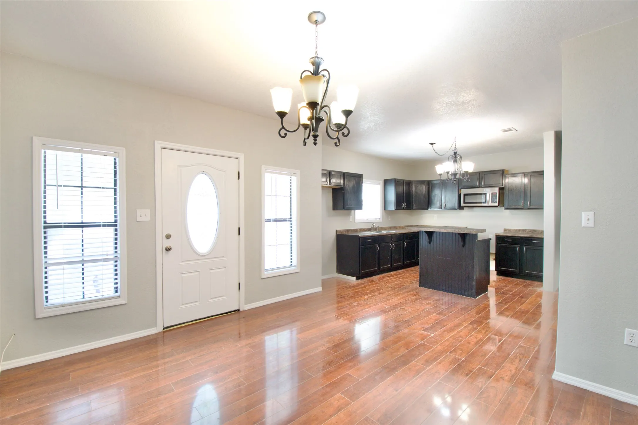 Single Family Residence For Sale in Mc Lennan County , 2600 Homan Avenue, Waco, Texas 76707, 3 Bedroom, 1 Bathroom, Garage spaces, 1,604 Sqft, built in 1935, mls#21253454, Real Estate Agent in Waco, Homes For Sale in Mc Lennan county, Homes For Sale in Waco, Realtor in Waco Texas, Real Estate Brokerage Independent Realty Texas, Luminita Cordes Realtor