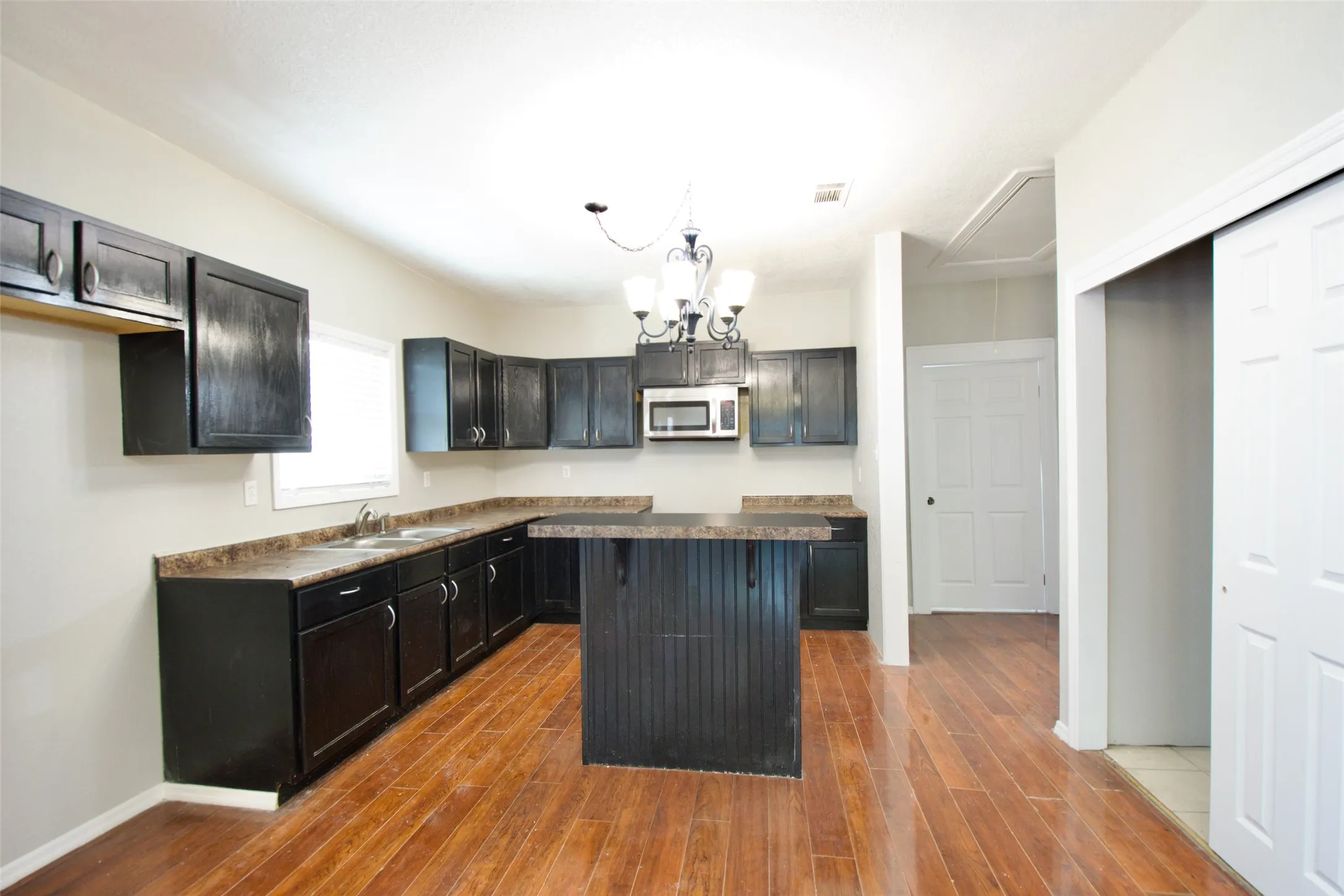 Single Family Residence For Sale in Mc Lennan County , 2600 Homan Avenue, Waco, Texas 76707, 3 Bedroom, 1 Bathroom, Garage spaces, 1,604 Sqft, built in 1935, mls#21253454, Real Estate Agent in Waco, Homes For Sale in Mc Lennan county, Homes For Sale in Waco, Realtor in Waco Texas, Real Estate Brokerage Independent Realty Texas, Luminita Cordes Realtor
