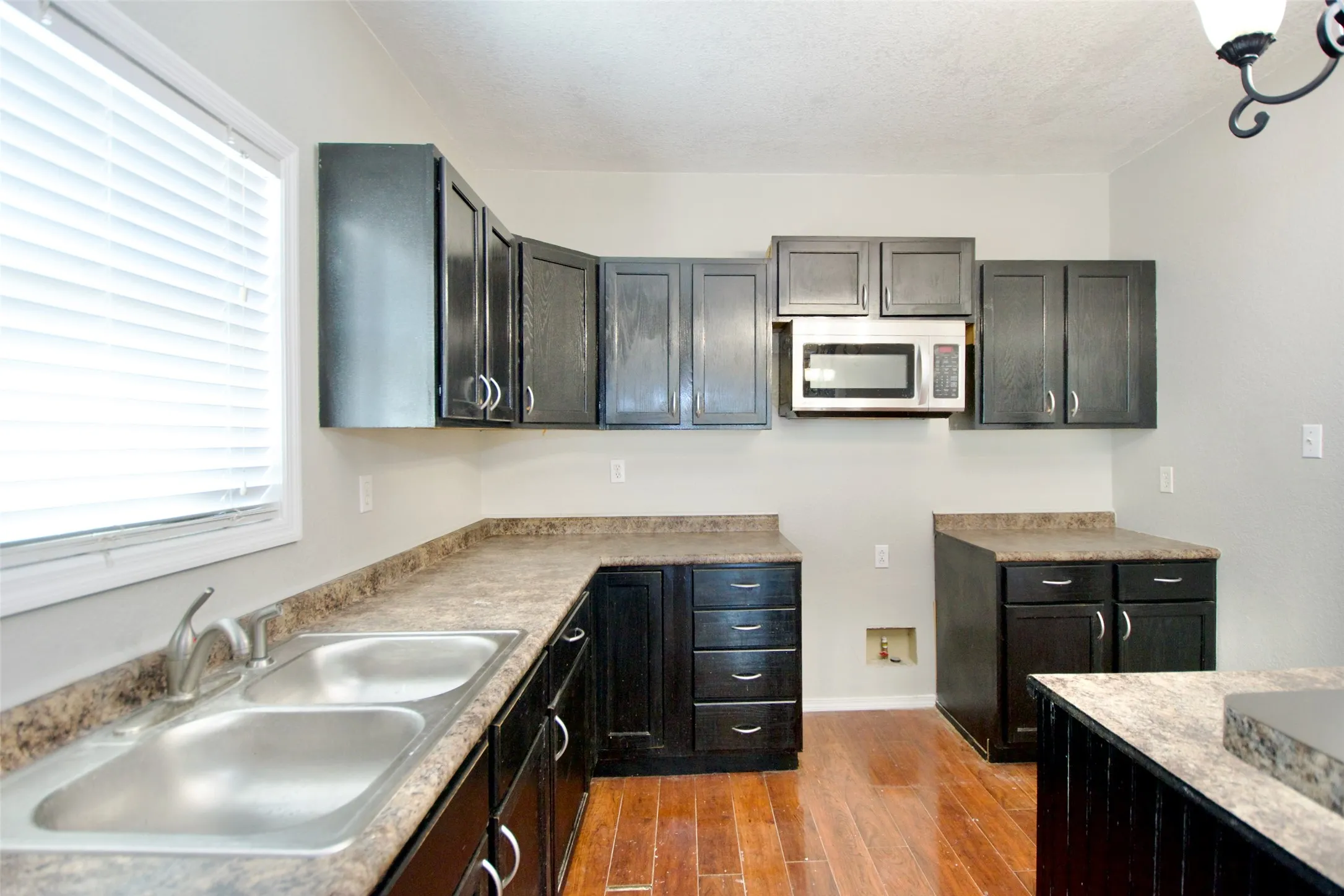Single Family Residence For Sale in Mc Lennan County , 2600 Homan Avenue, Waco, Texas 76707, 3 Bedroom, 1 Bathroom, Garage spaces, 1,604 Sqft, built in 1935, mls#21253454, Real Estate Agent in Waco, Homes For Sale in Mc Lennan county, Homes For Sale in Waco, Realtor in Waco Texas, Real Estate Brokerage Independent Realty Texas, Luminita Cordes Realtor