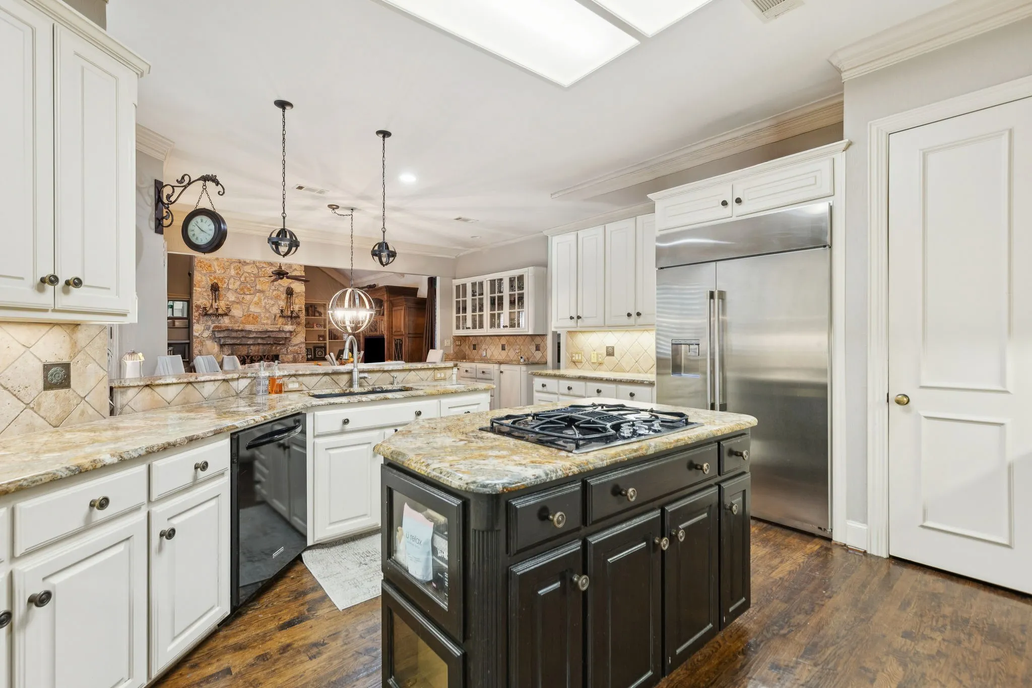 Single Family Residence For Sale in Collin County , 1970 Mary Lee Lane, Lucas, Texas 75002, 4 Bedroom, 4 Bathroom, 3 Garage spaces, 4,563 Sqft, built in 1998, mls#21280086, Real Estate Agent in Lucas, Homes For Sale in Collin county, Homes For Sale in Lucas, Realtor in Lucas Texas, Real Estate Brokerage Independent Realty Texas, Luminita Cordes Realtor