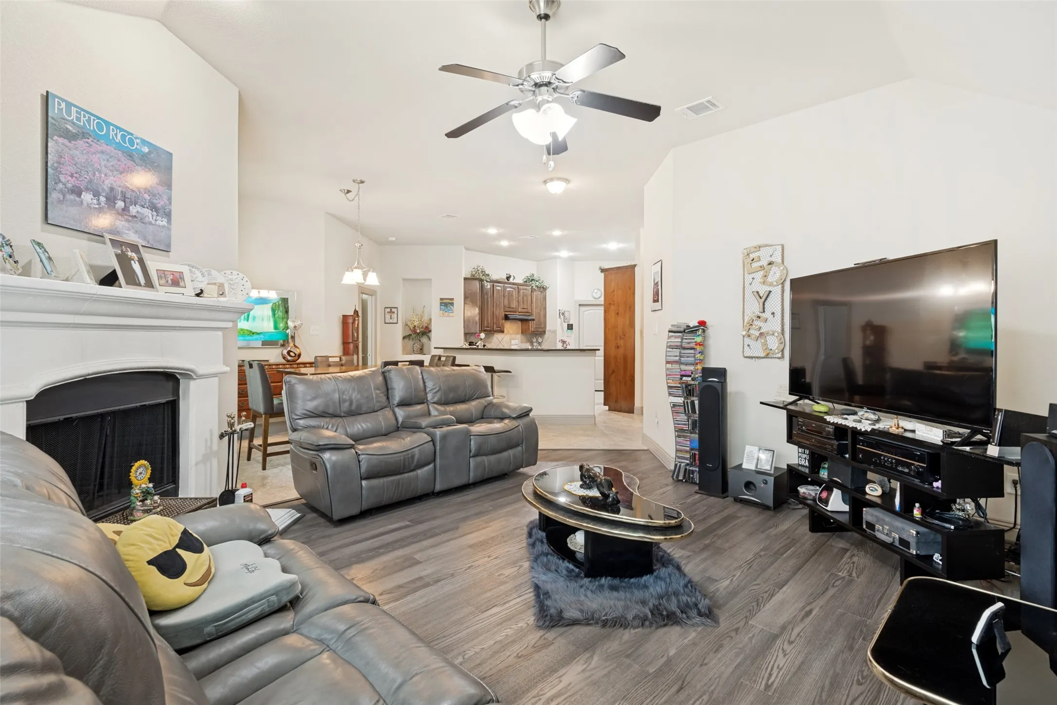 Open floor plan entertaining Family and Friends