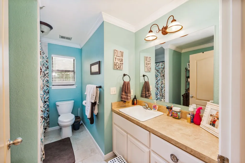 Single Family Residence For Sale in Montague County , 383 Briar Creek Lane, Bowie, Texas 76230, 3 Bedroom, 2 Bathroom, Garage spaces, 2,299 Sqft, built in 2007, mls#21280116, Real Estate Agent in Bowie, Homes For Sale in Montague county, Homes For Sale in Bowie, Realtor in Bowie Texas, Real Estate Brokerage Independent Realty Texas, Luminita Cordes Realtor