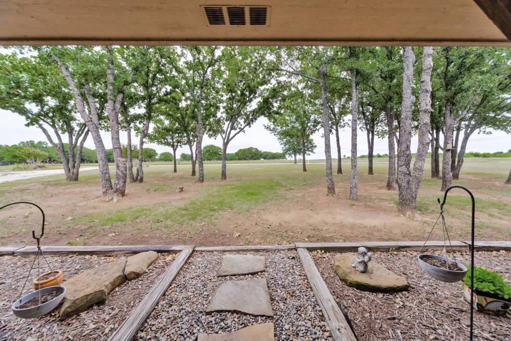 Single Family Residence For Sale in Montague County , 383 Briar Creek Lane, Bowie, Texas 76230, 3 Bedroom, 2 Bathroom, Garage spaces, 2,299 Sqft, built in 2007, mls#21280116, Real Estate Agent in Bowie, Homes For Sale in Montague county, Homes For Sale in Bowie, Realtor in Bowie Texas, Real Estate Brokerage Independent Realty Texas, Luminita Cordes Realtor