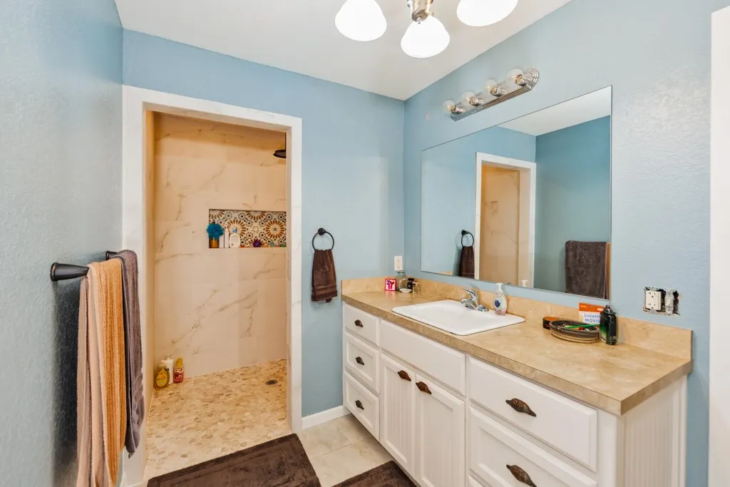Single Family Residence For Sale in Montague County , 383 Briar Creek Lane, Bowie, Texas 76230, 3 Bedroom, 2 Bathroom, Garage spaces, 2,299 Sqft, built in 2007, mls#21280116, Real Estate Agent in Bowie, Homes For Sale in Montague county, Homes For Sale in Bowie, Realtor in Bowie Texas, Real Estate Brokerage Independent Realty Texas, Luminita Cordes Realtor