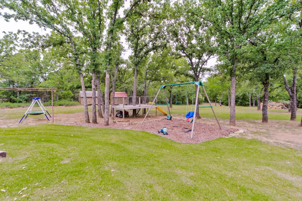 Single Family Residence For Sale in Montague County , 383 Briar Creek Lane, Bowie, Texas 76230, 3 Bedroom, 2 Bathroom, Garage spaces, 2,299 Sqft, built in 2007, mls#21280116, Real Estate Agent in Bowie, Homes For Sale in Montague county, Homes For Sale in Bowie, Realtor in Bowie Texas, Real Estate Brokerage Independent Realty Texas, Luminita Cordes Realtor