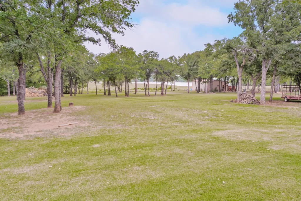 Single Family Residence For Sale in Montague County , 383 Briar Creek Lane, Bowie, Texas 76230, 3 Bedroom, 2 Bathroom, Garage spaces, 2,299 Sqft, built in 2007, mls#21280116, Real Estate Agent in Bowie, Homes For Sale in Montague county, Homes For Sale in Bowie, Realtor in Bowie Texas, Real Estate Brokerage Independent Realty Texas, Luminita Cordes Realtor