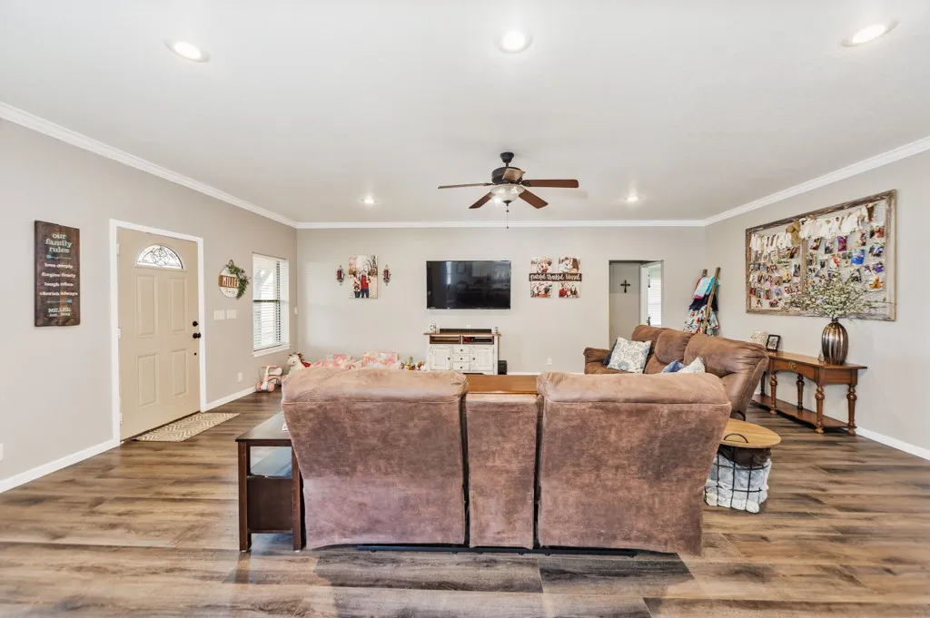 Single Family Residence For Sale in Montague County , 383 Briar Creek Lane, Bowie, Texas 76230, 3 Bedroom, 2 Bathroom, Garage spaces, 2,299 Sqft, built in 2007, mls#21280116, Real Estate Agent in Bowie, Homes For Sale in Montague county, Homes For Sale in Bowie, Realtor in Bowie Texas, Real Estate Brokerage Independent Realty Texas, Luminita Cordes Realtor