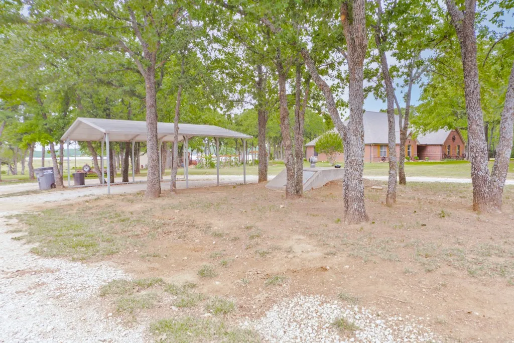 Single Family Residence For Sale in Montague County , 383 Briar Creek Lane, Bowie, Texas 76230, 3 Bedroom, 2 Bathroom, Garage spaces, 2,299 Sqft, built in 2007, mls#21280116, Real Estate Agent in Bowie, Homes For Sale in Montague county, Homes For Sale in Bowie, Realtor in Bowie Texas, Real Estate Brokerage Independent Realty Texas, Luminita Cordes Realtor