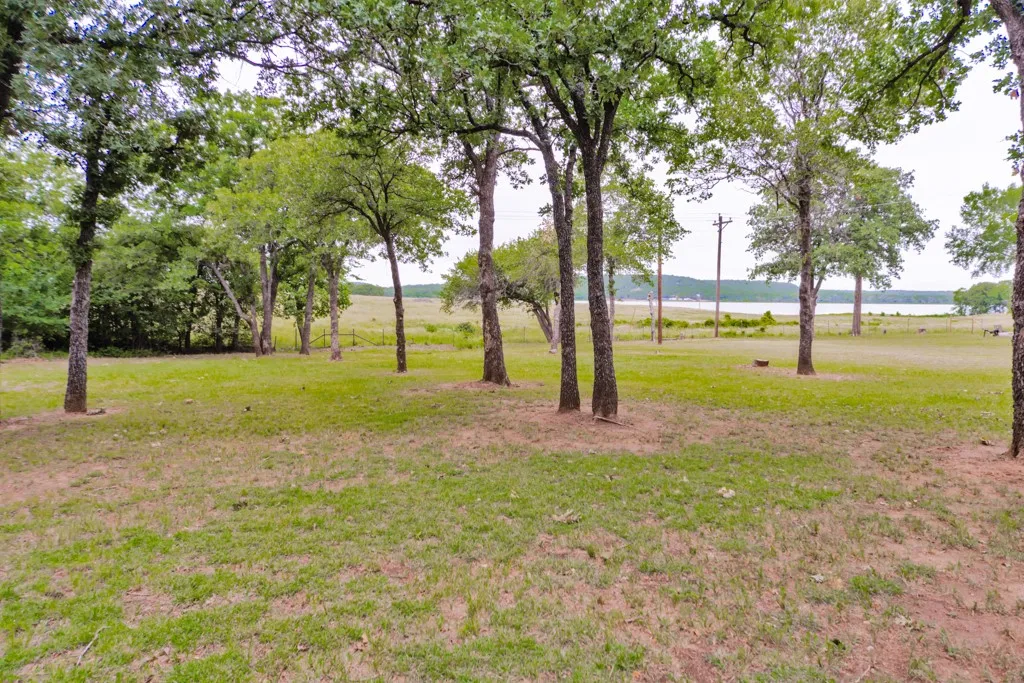 Single Family Residence For Sale in Montague County , 383 Briar Creek Lane, Bowie, Texas 76230, 3 Bedroom, 2 Bathroom, Garage spaces, 2,299 Sqft, built in 2007, mls#21280116, Real Estate Agent in Bowie, Homes For Sale in Montague county, Homes For Sale in Bowie, Realtor in Bowie Texas, Real Estate Brokerage Independent Realty Texas, Luminita Cordes Realtor