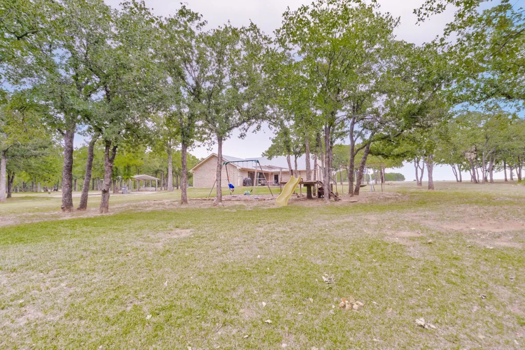 Single Family Residence For Sale in Montague County , 383 Briar Creek Lane, Bowie, Texas 76230, 3 Bedroom, 2 Bathroom, Garage spaces, 2,299 Sqft, built in 2007, mls#21280116, Real Estate Agent in Bowie, Homes For Sale in Montague county, Homes For Sale in Bowie, Realtor in Bowie Texas, Real Estate Brokerage Independent Realty Texas, Luminita Cordes Realtor