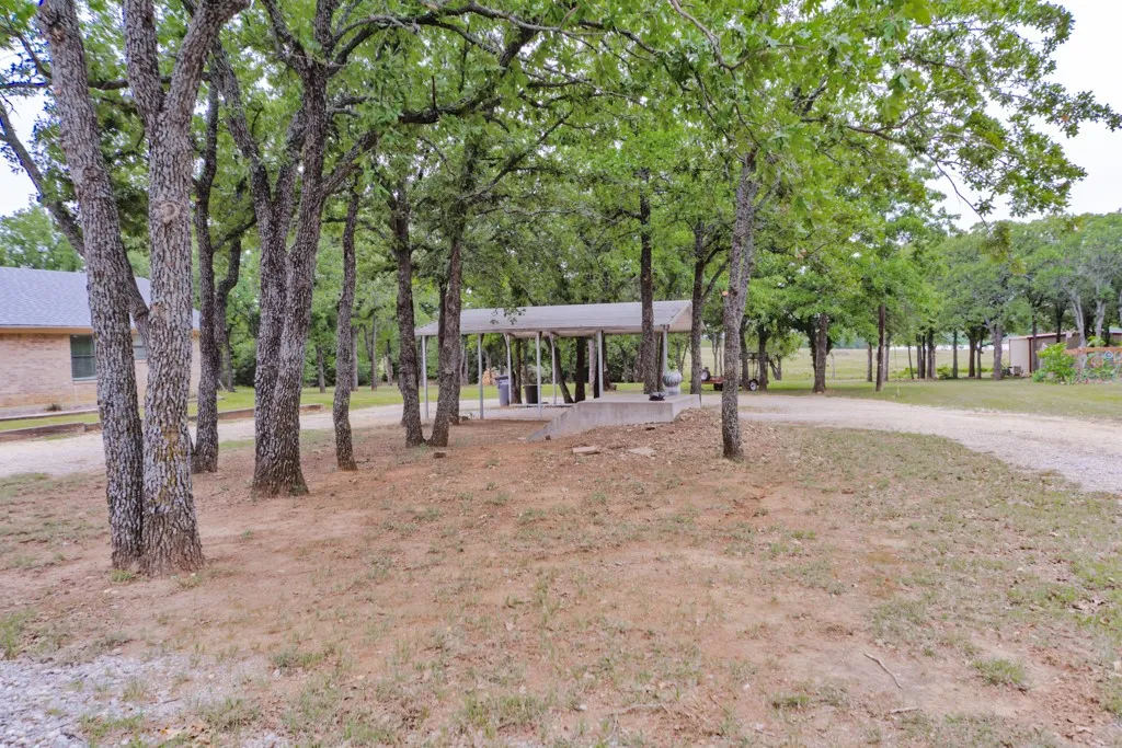 Single Family Residence For Sale in Montague County , 383 Briar Creek Lane, Bowie, Texas 76230, 3 Bedroom, 2 Bathroom, Garage spaces, 2,299 Sqft, built in 2007, mls#21280116, Real Estate Agent in Bowie, Homes For Sale in Montague county, Homes For Sale in Bowie, Realtor in Bowie Texas, Real Estate Brokerage Independent Realty Texas, Luminita Cordes Realtor