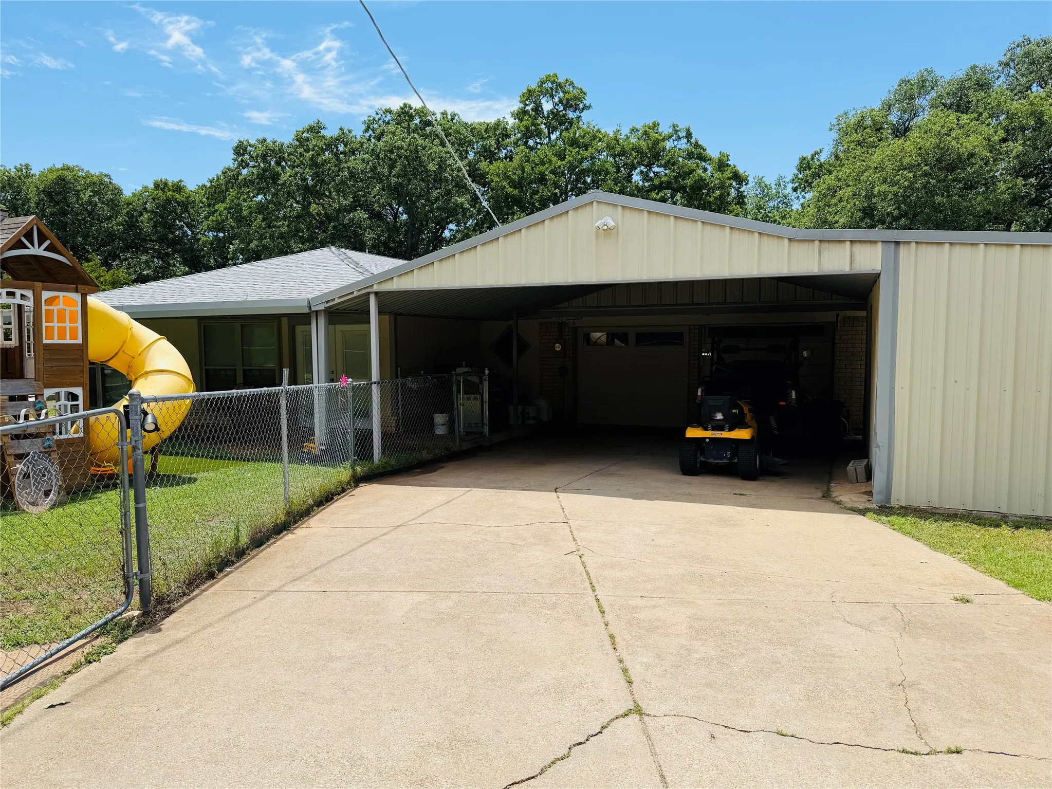 Single Family Residence For Sale in Eastland County , 506 Oakwood Drive, Eastland, Texas 76448, 3 Bedroom, 2 Bathroom, 2 Garage spaces, 2,125 Sqft, built in 1982, mls#21280133, Real Estate Agent in Eastland, Homes For Sale in Eastland county, Homes For Sale in Eastland, Realtor in Eastland Texas, Real Estate Brokerage Independent Realty Texas, Luminita Cordes Realtor