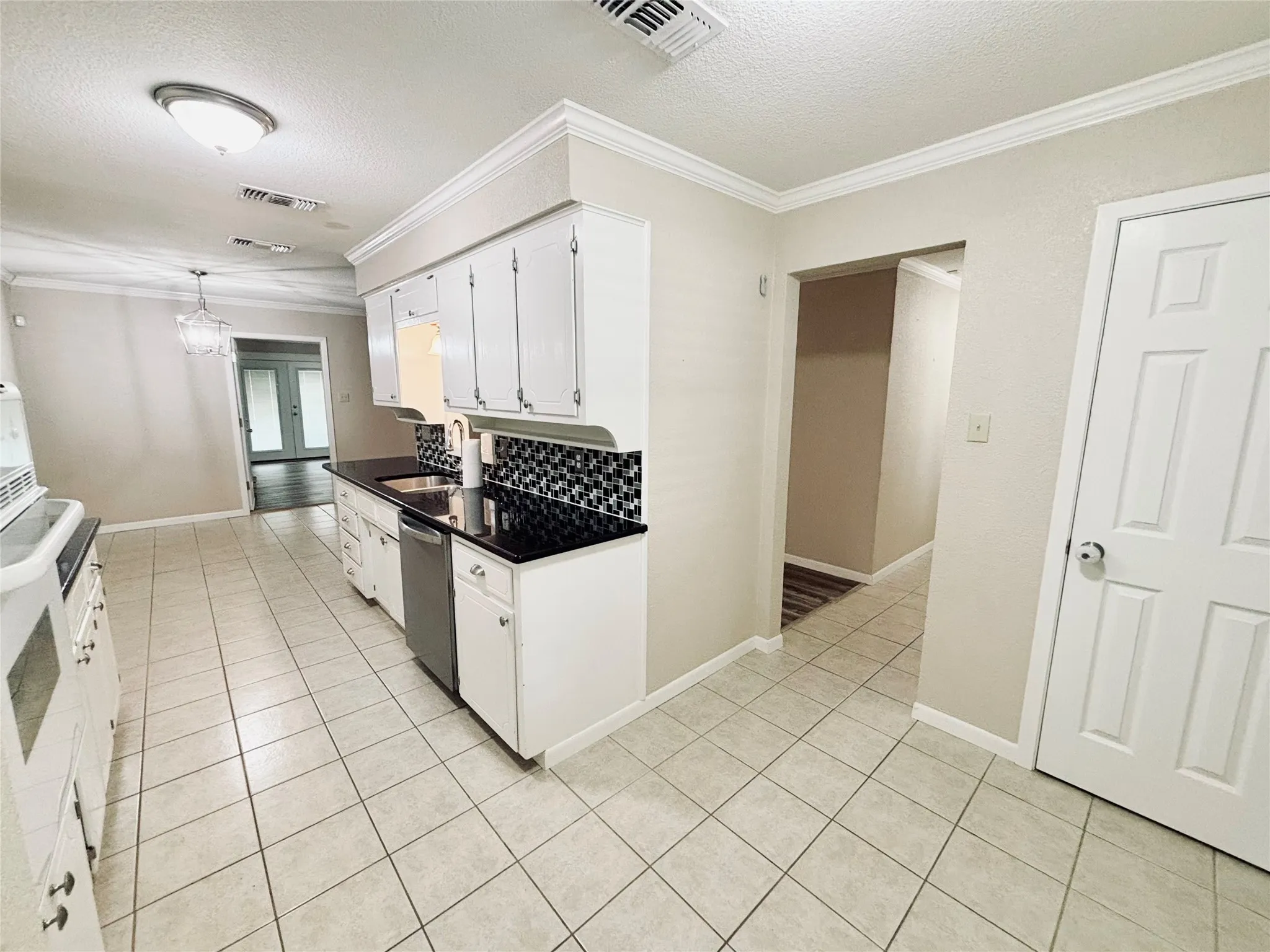 Single Family Residence For Sale in Eastland County , 506 Oakwood Drive, Eastland, Texas 76448, 3 Bedroom, 2 Bathroom, 2 Garage spaces, 2,125 Sqft, built in 1982, mls#21280133, Real Estate Agent in Eastland, Homes For Sale in Eastland county, Homes For Sale in Eastland, Realtor in Eastland Texas, Real Estate Brokerage Independent Realty Texas, Luminita Cordes Realtor