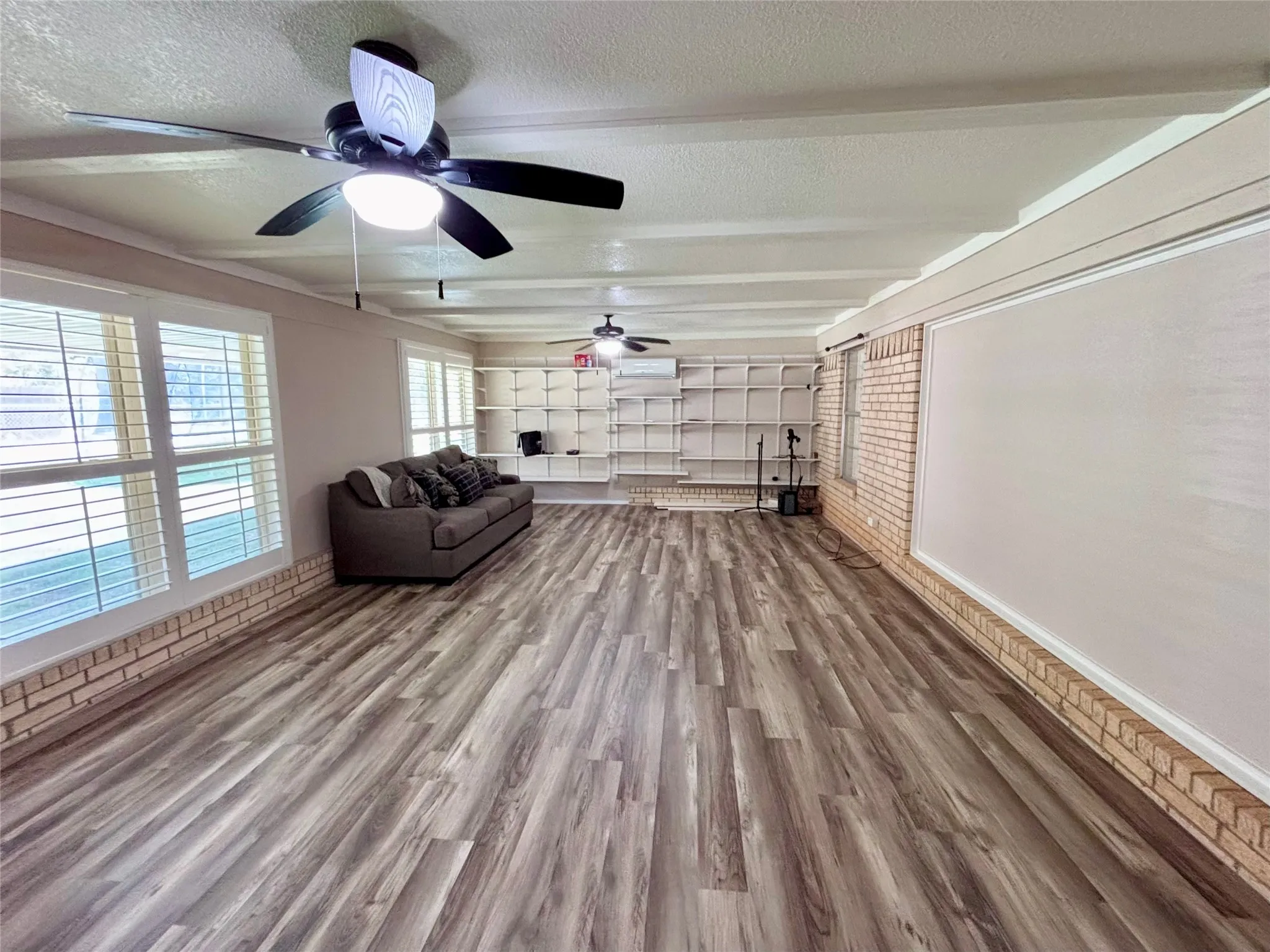 Single Family Residence For Sale in Eastland County , 506 Oakwood Drive, Eastland, Texas 76448, 3 Bedroom, 2 Bathroom, 2 Garage spaces, 2,125 Sqft, built in 1982, mls#21280133, Real Estate Agent in Eastland, Homes For Sale in Eastland county, Homes For Sale in Eastland, Realtor in Eastland Texas, Real Estate Brokerage Independent Realty Texas, Luminita Cordes Realtor