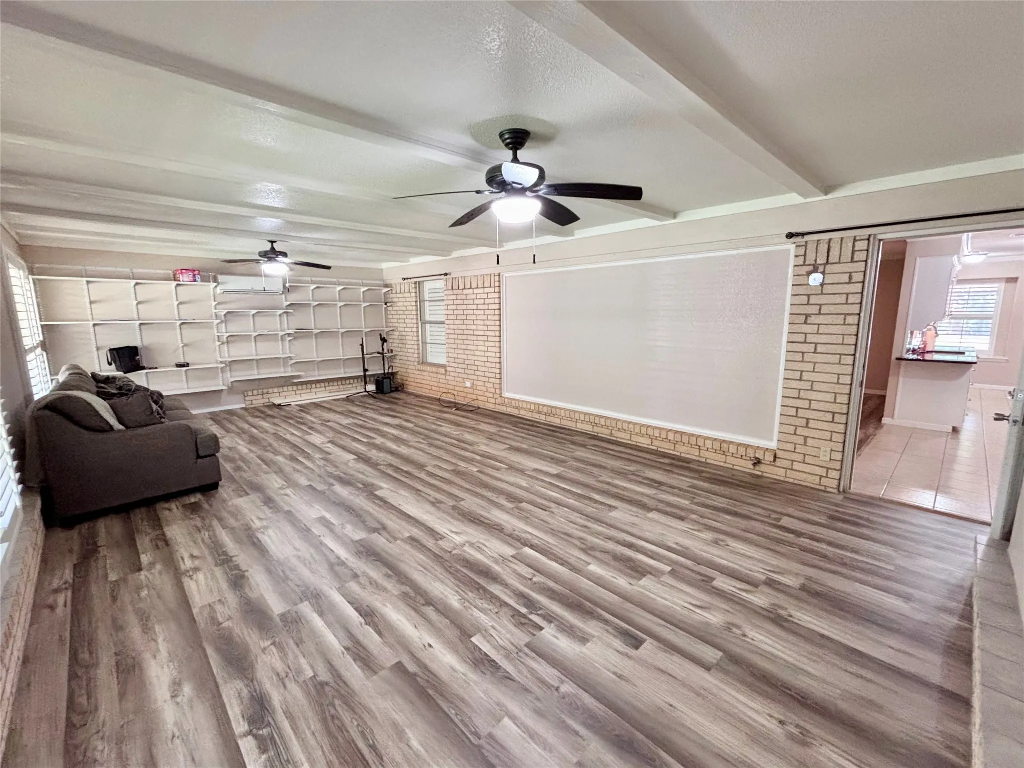 Single Family Residence For Sale in Eastland County , 506 Oakwood Drive, Eastland, Texas 76448, 3 Bedroom, 2 Bathroom, 2 Garage spaces, 2,125 Sqft, built in 1982, mls#21280133, Real Estate Agent in Eastland, Homes For Sale in Eastland county, Homes For Sale in Eastland, Realtor in Eastland Texas, Real Estate Brokerage Independent Realty Texas, Luminita Cordes Realtor