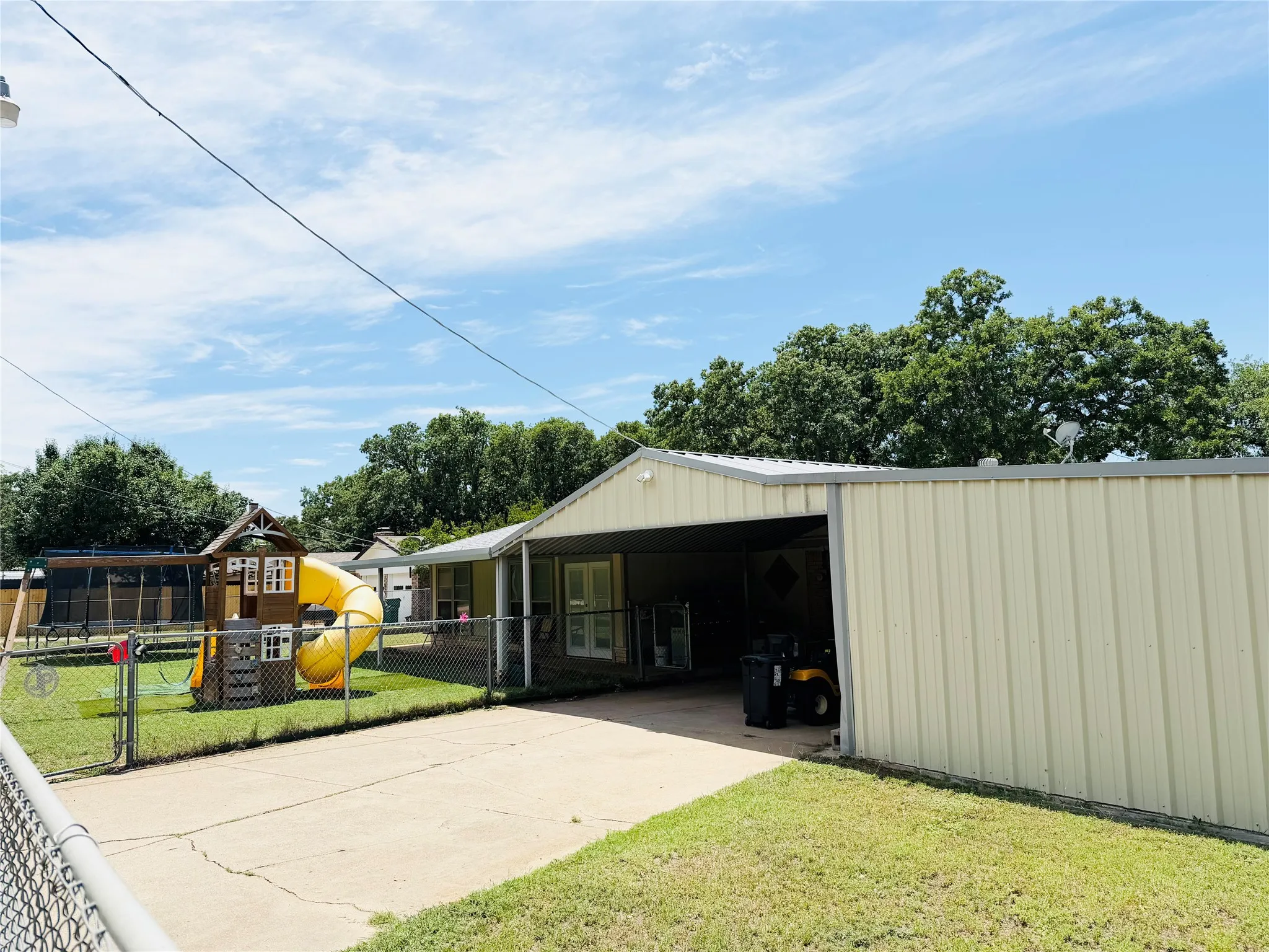 Single Family Residence For Sale in Eastland County , 506 Oakwood Drive, Eastland, Texas 76448, 3 Bedroom, 2 Bathroom, 2 Garage spaces, 2,125 Sqft, built in 1982, mls#21280133, Real Estate Agent in Eastland, Homes For Sale in Eastland county, Homes For Sale in Eastland, Realtor in Eastland Texas, Real Estate Brokerage Independent Realty Texas, Luminita Cordes Realtor