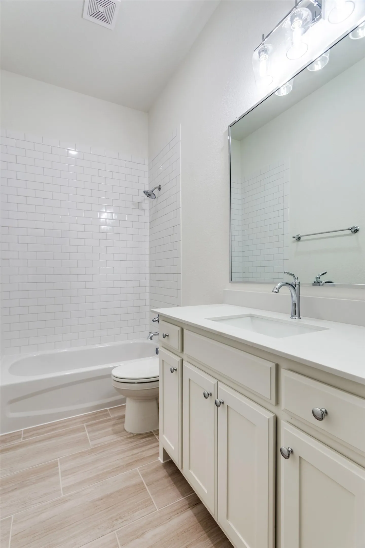 Single Family Residence For Sale in Tarrant County , 782 Sterling Drive, Benbrook, Texas 76126, 4 Bedroom, 3 Bathroom, 2 Garage spaces, 2,307 Sqft, built in 2024, mls#21265687, Real Estate Agent in Benbrook, Homes For Sale in Tarrant county, Homes For Sale in Benbrook, Realtor in Benbrook Texas, Real Estate Brokerage Independent Realty Texas, Luminita Cordes Realtor