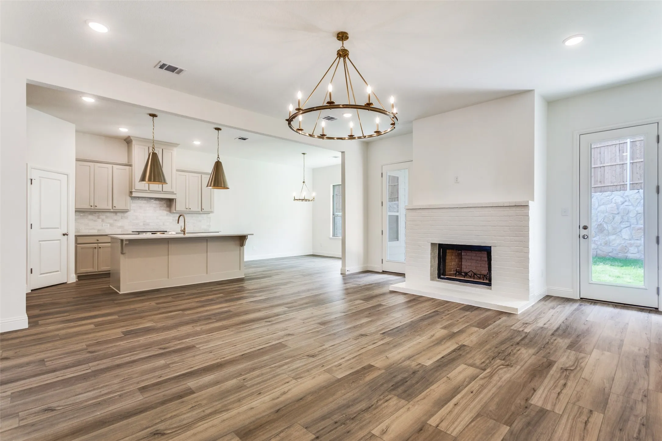 Single Family Residence For Sale in Tarrant County , 782 Sterling Drive, Benbrook, Texas 76126, 4 Bedroom, 3 Bathroom, 2 Garage spaces, 2,307 Sqft, built in 2024, mls#21265687, Real Estate Agent in Benbrook, Homes For Sale in Tarrant county, Homes For Sale in Benbrook, Realtor in Benbrook Texas, Real Estate Brokerage Independent Realty Texas, Luminita Cordes Realtor