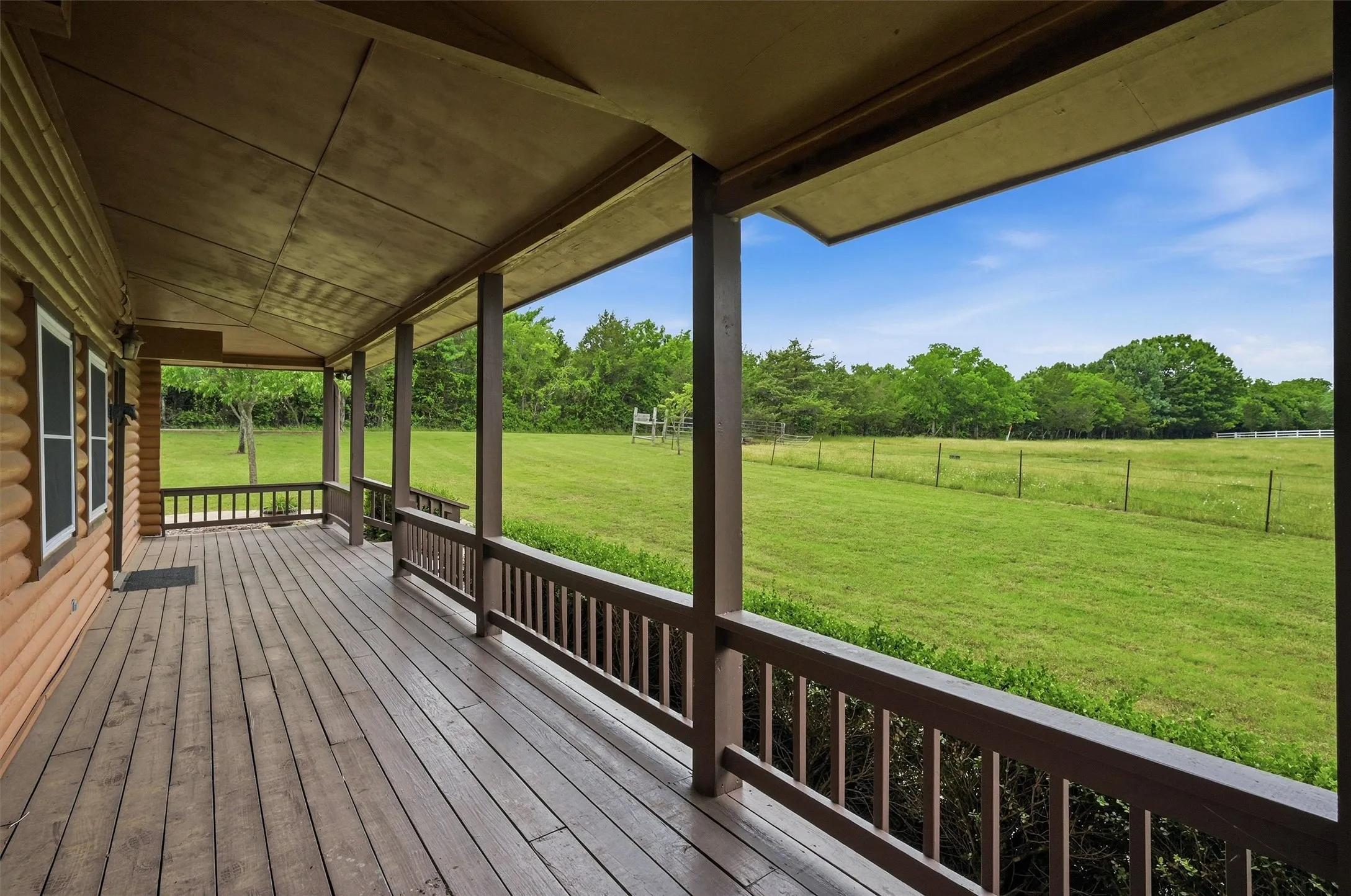 Single Family Residence For Sale in Grayson County , 570 Roy Ayres Road, Bells, Texas 75414, 4 Bedroom, 4 Bathroom, 2 Garage spaces, 3,251 Sqft, built in 1995, mls#21280112, Real Estate Agent in Bells, Homes For Sale in Grayson county, Homes For Sale in Bells, Realtor in Bells Texas, Real Estate Brokerage Independent Realty Texas, Luminita Cordes Realtor