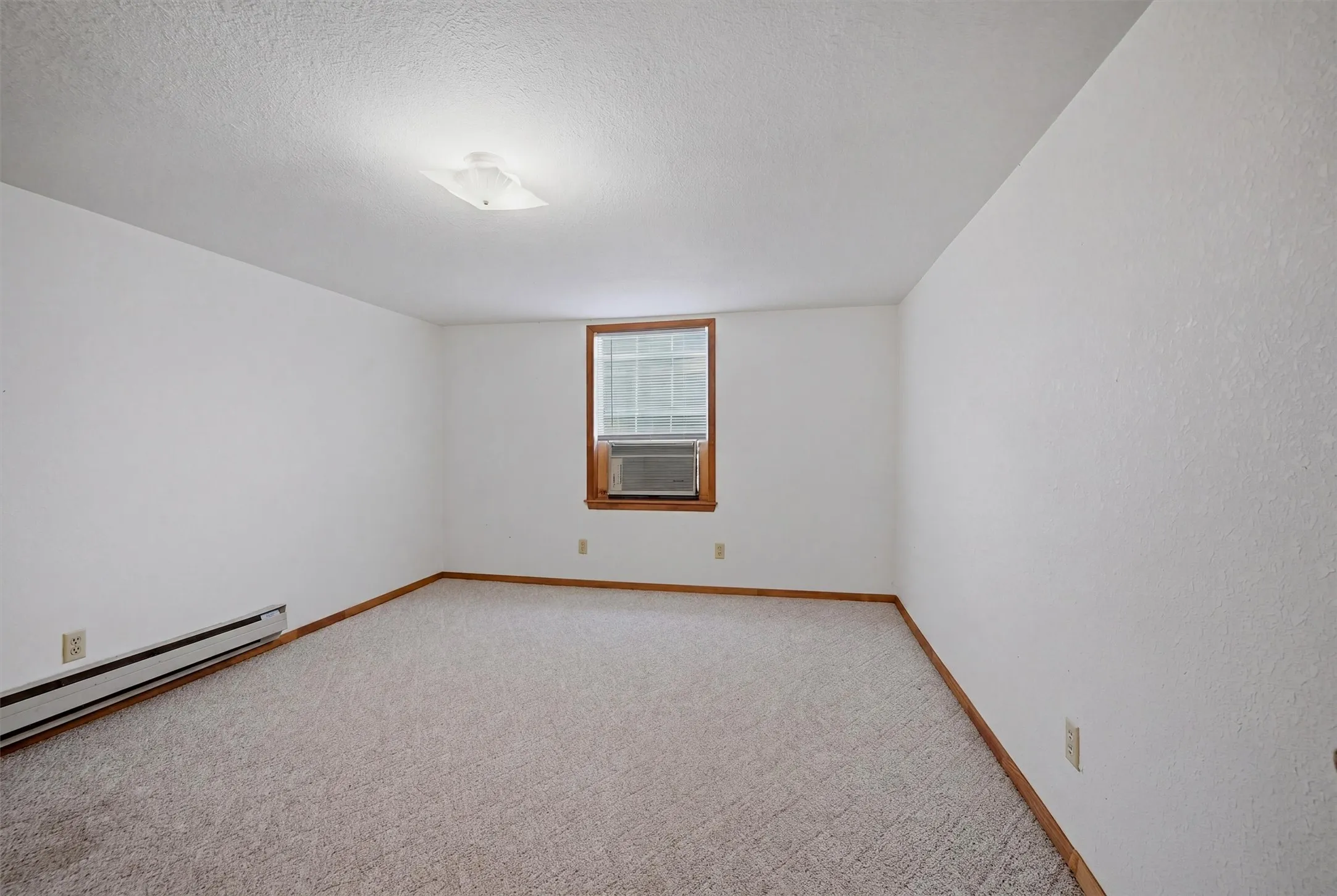 Single Family Residence For Sale in Grayson County , 570 Roy Ayres Road, Bells, Texas 75414, 4 Bedroom, 4 Bathroom, 2 Garage spaces, 3,251 Sqft, built in 1995, mls#21280112, Real Estate Agent in Bells, Homes For Sale in Grayson county, Homes For Sale in Bells, Realtor in Bells Texas, Real Estate Brokerage Independent Realty Texas, Luminita Cordes Realtor