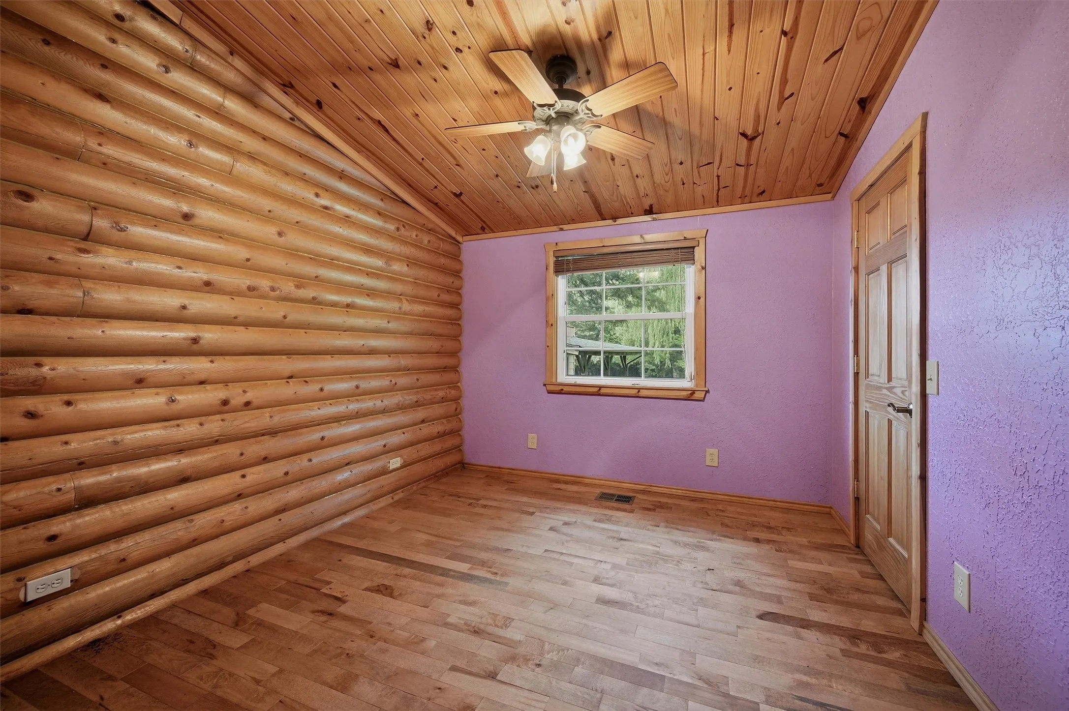 Single Family Residence For Sale in Grayson County , 570 Roy Ayres Road, Bells, Texas 75414, 4 Bedroom, 4 Bathroom, 2 Garage spaces, 3,251 Sqft, built in 1995, mls#21280112, Real Estate Agent in Bells, Homes For Sale in Grayson county, Homes For Sale in Bells, Realtor in Bells Texas, Real Estate Brokerage Independent Realty Texas, Luminita Cordes Realtor