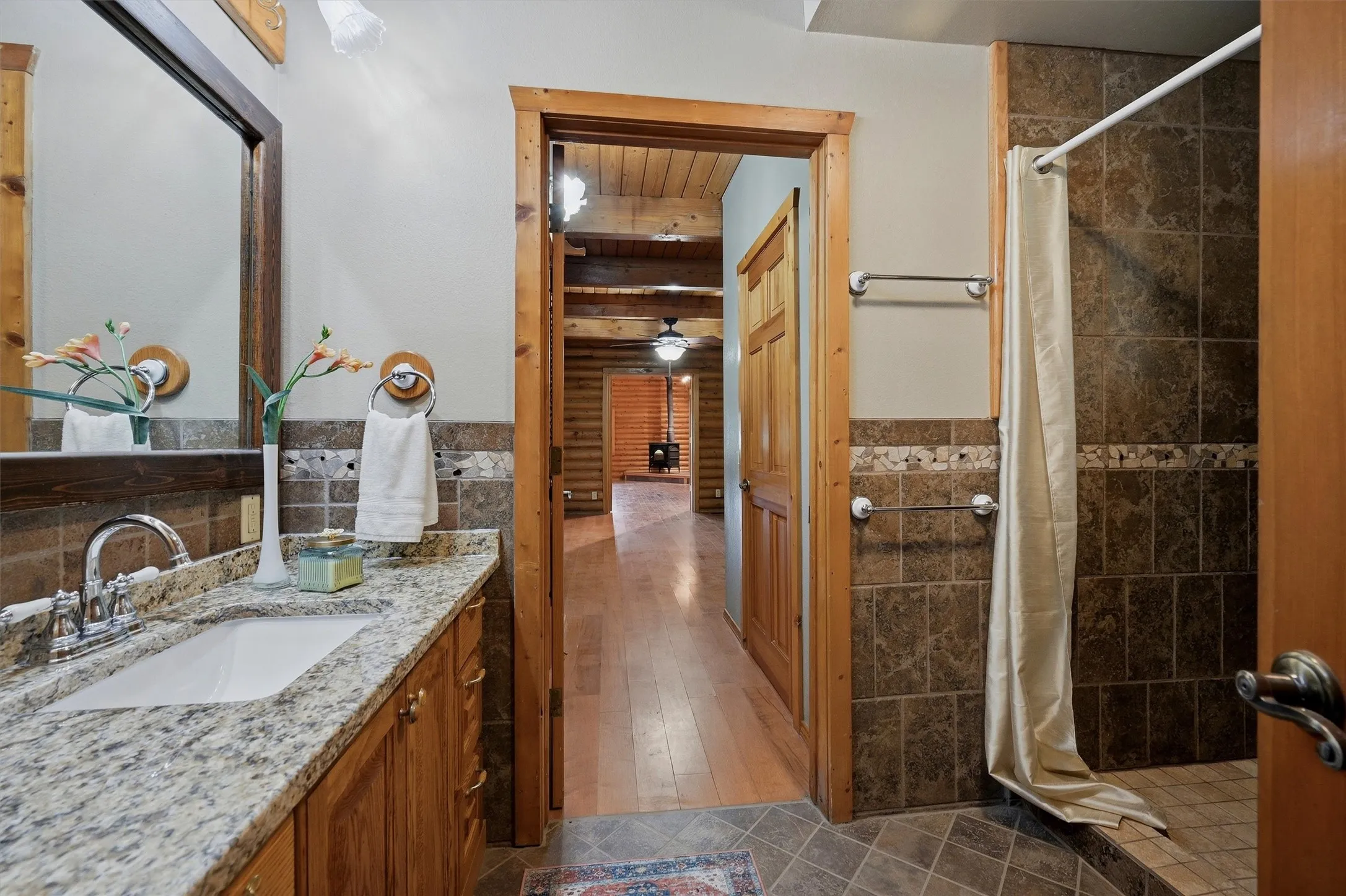 Single Family Residence For Sale in Grayson County , 570 Roy Ayres Road, Bells, Texas 75414, 4 Bedroom, 4 Bathroom, 2 Garage spaces, 3,251 Sqft, built in 1995, mls#21280112, Real Estate Agent in Bells, Homes For Sale in Grayson county, Homes For Sale in Bells, Realtor in Bells Texas, Real Estate Brokerage Independent Realty Texas, Luminita Cordes Realtor
