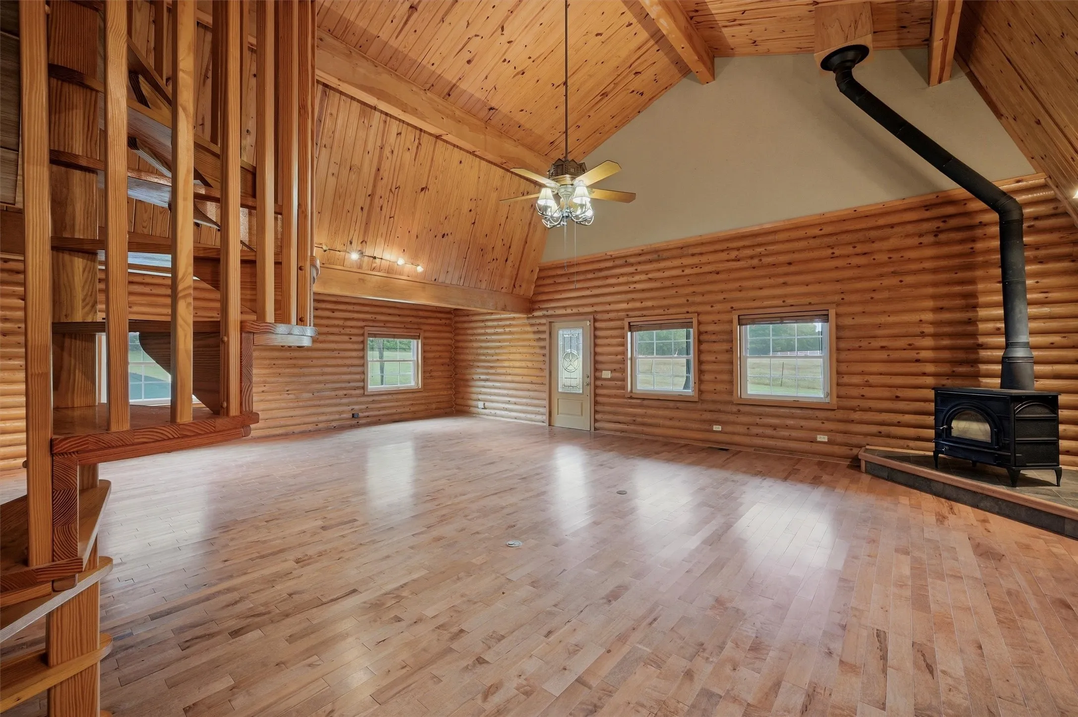 Single Family Residence For Sale in Grayson County , 570 Roy Ayres Road, Bells, Texas 75414, 4 Bedroom, 4 Bathroom, 2 Garage spaces, 3,251 Sqft, built in 1995, mls#21280112, Real Estate Agent in Bells, Homes For Sale in Grayson county, Homes For Sale in Bells, Realtor in Bells Texas, Real Estate Brokerage Independent Realty Texas, Luminita Cordes Realtor