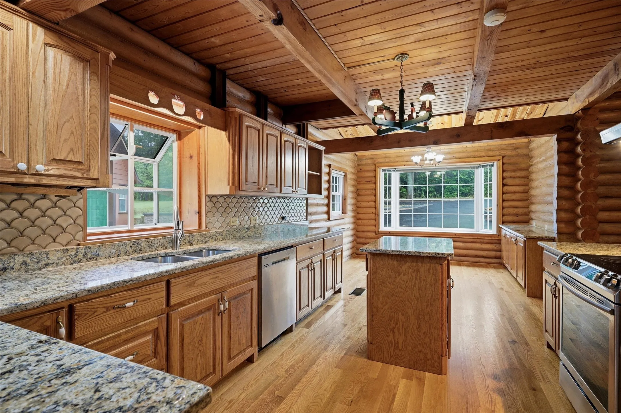 Single Family Residence For Sale in Grayson County , 570 Roy Ayres Road, Bells, Texas 75414, 4 Bedroom, 4 Bathroom, 2 Garage spaces, 3,251 Sqft, built in 1995, mls#21280112, Real Estate Agent in Bells, Homes For Sale in Grayson county, Homes For Sale in Bells, Realtor in Bells Texas, Real Estate Brokerage Independent Realty Texas, Luminita Cordes Realtor
