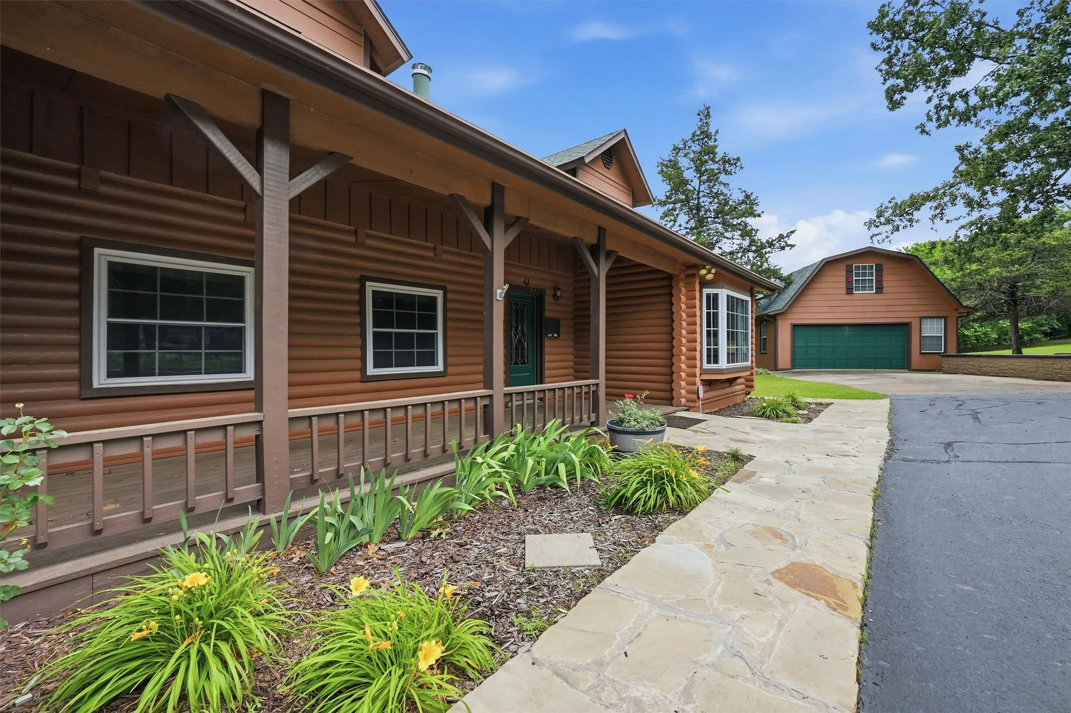 Single Family Residence For Sale in Grayson County , 570 Roy Ayres Road, Bells, Texas 75414, 4 Bedroom, 4 Bathroom, 2 Garage spaces, 3,251 Sqft, built in 1995, mls#21280112, Real Estate Agent in Bells, Homes For Sale in Grayson county, Homes For Sale in Bells, Realtor in Bells Texas, Real Estate Brokerage Independent Realty Texas, Luminita Cordes Realtor