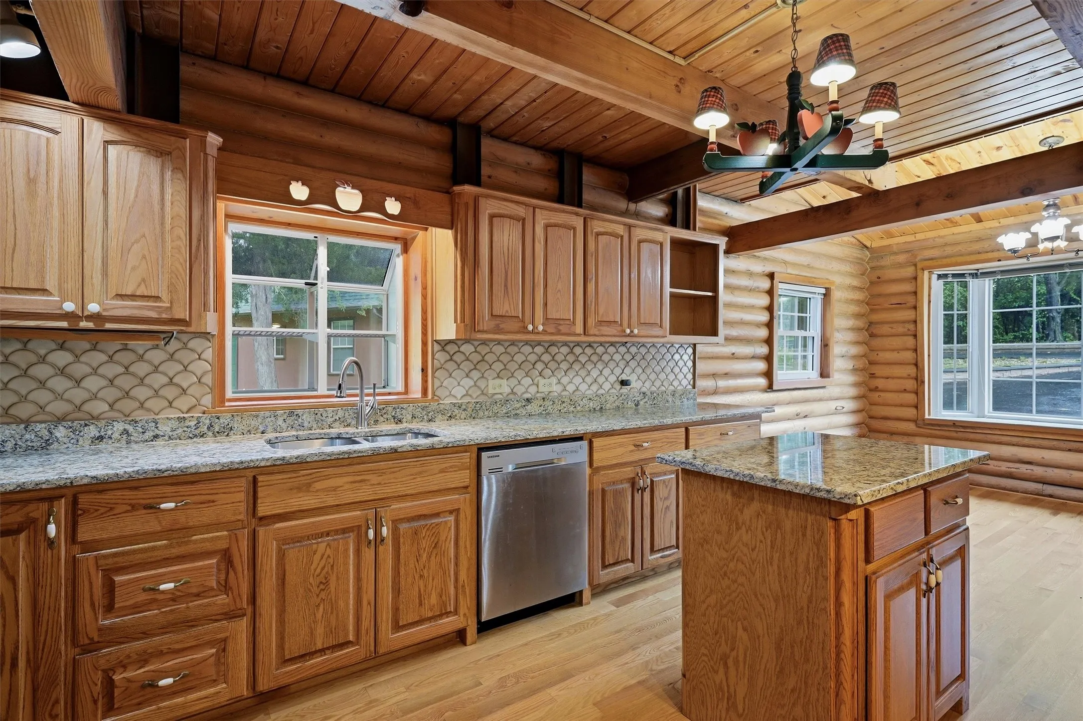 Single Family Residence For Sale in Grayson County , 570 Roy Ayres Road, Bells, Texas 75414, 4 Bedroom, 4 Bathroom, 2 Garage spaces, 3,251 Sqft, built in 1995, mls#21280112, Real Estate Agent in Bells, Homes For Sale in Grayson county, Homes For Sale in Bells, Realtor in Bells Texas, Real Estate Brokerage Independent Realty Texas, Luminita Cordes Realtor