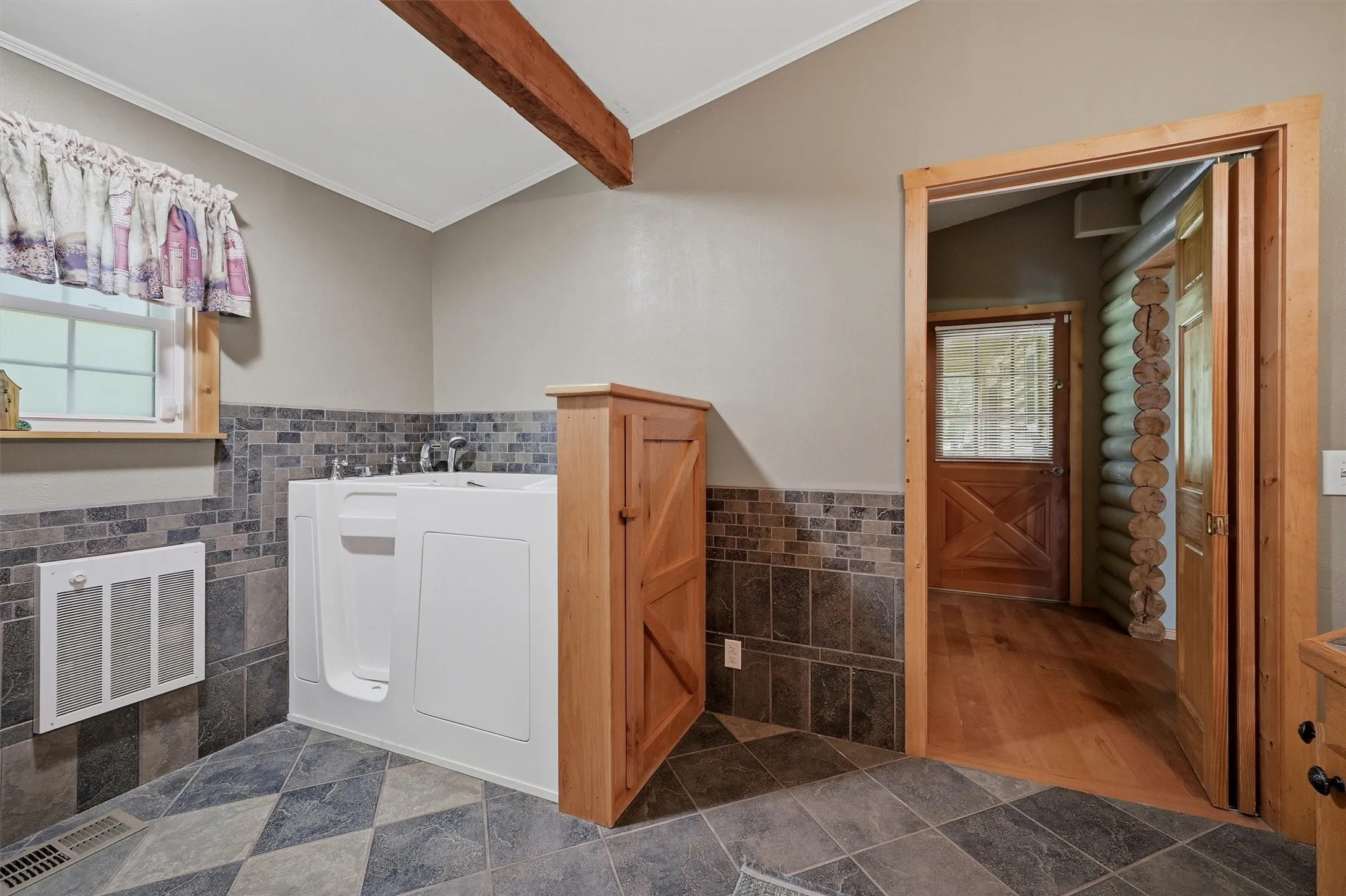Single Family Residence For Sale in Grayson County , 570 Roy Ayres Road, Bells, Texas 75414, 4 Bedroom, 4 Bathroom, 2 Garage spaces, 3,251 Sqft, built in 1995, mls#21280112, Real Estate Agent in Bells, Homes For Sale in Grayson county, Homes For Sale in Bells, Realtor in Bells Texas, Real Estate Brokerage Independent Realty Texas, Luminita Cordes Realtor