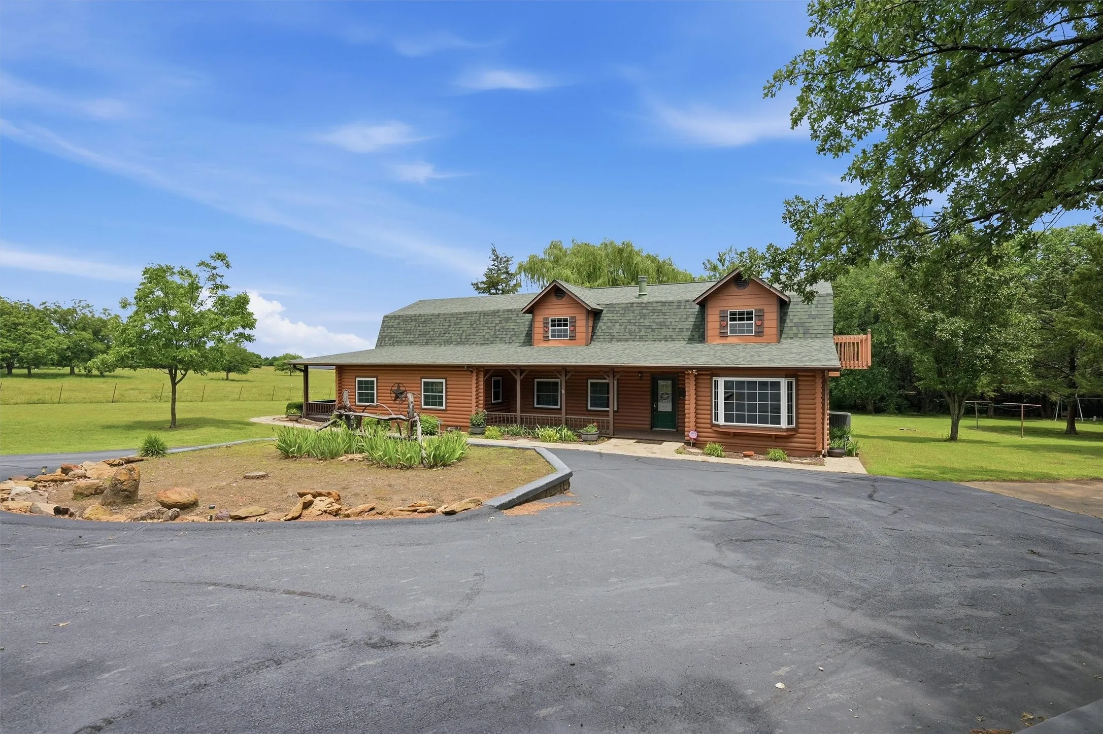 Single Family Residence For Sale in Grayson County , 570 Roy Ayres Road, Bells, Texas 75414, 4 Bedroom, 4 Bathroom, 2 Garage spaces, 3,251 Sqft, built in 1995, mls#21280112, Real Estate Agent in Bells, Homes For Sale in Grayson county, Homes For Sale in Bells, Realtor in Bells Texas, Real Estate Brokerage Independent Realty Texas, Luminita Cordes Realtor
