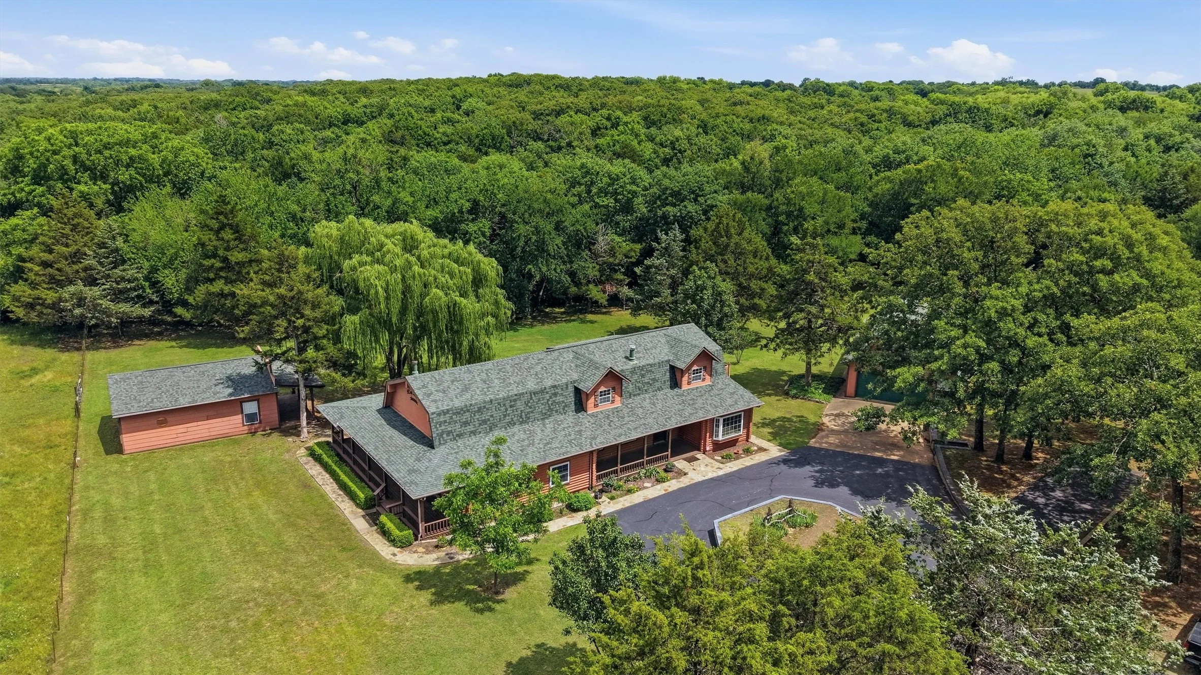 Single Family Residence For Sale in Grayson County , 570 Roy Ayres Road, Bells, Texas 75414, 4 Bedroom, 4 Bathroom, 2 Garage spaces, 3,251 Sqft, built in 1995, mls#21280112, Real Estate Agent in Bells, Homes For Sale in Grayson county, Homes For Sale in Bells, Realtor in Bells Texas, Real Estate Brokerage Independent Realty Texas, Luminita Cordes Realtor