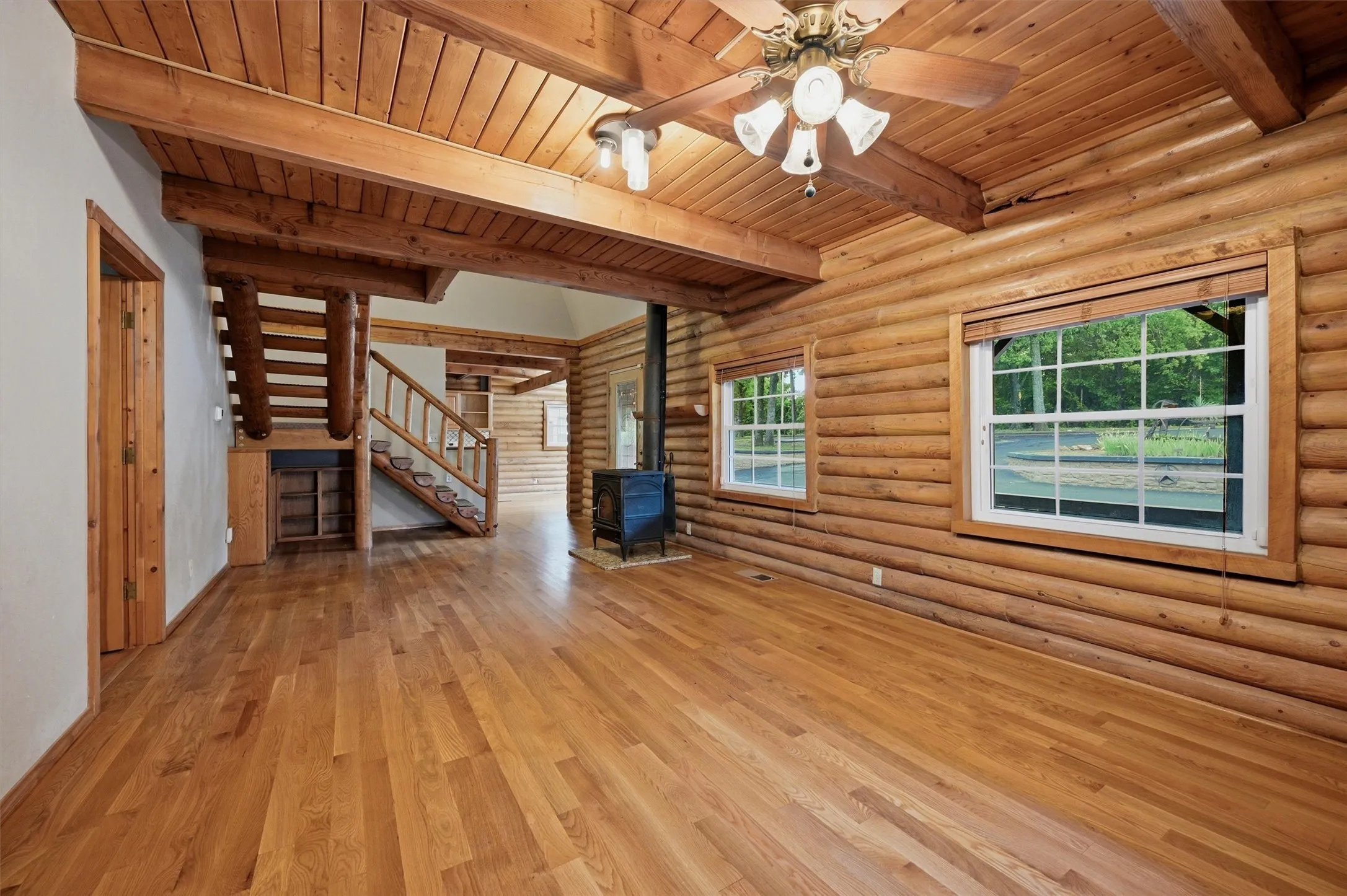 Single Family Residence For Sale in Grayson County , 570 Roy Ayres Road, Bells, Texas 75414, 4 Bedroom, 4 Bathroom, 2 Garage spaces, 3,251 Sqft, built in 1995, mls#21280112, Real Estate Agent in Bells, Homes For Sale in Grayson county, Homes For Sale in Bells, Realtor in Bells Texas, Real Estate Brokerage Independent Realty Texas, Luminita Cordes Realtor