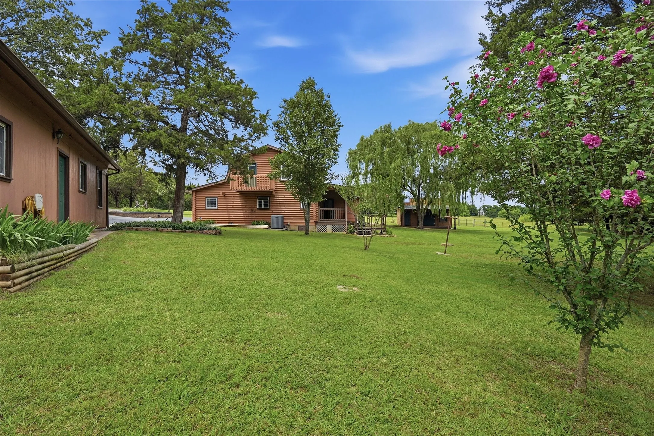 Single Family Residence For Sale in Grayson County , 570 Roy Ayres Road, Bells, Texas 75414, 4 Bedroom, 4 Bathroom, 2 Garage spaces, 3,251 Sqft, built in 1995, mls#21280112, Real Estate Agent in Bells, Homes For Sale in Grayson county, Homes For Sale in Bells, Realtor in Bells Texas, Real Estate Brokerage Independent Realty Texas, Luminita Cordes Realtor