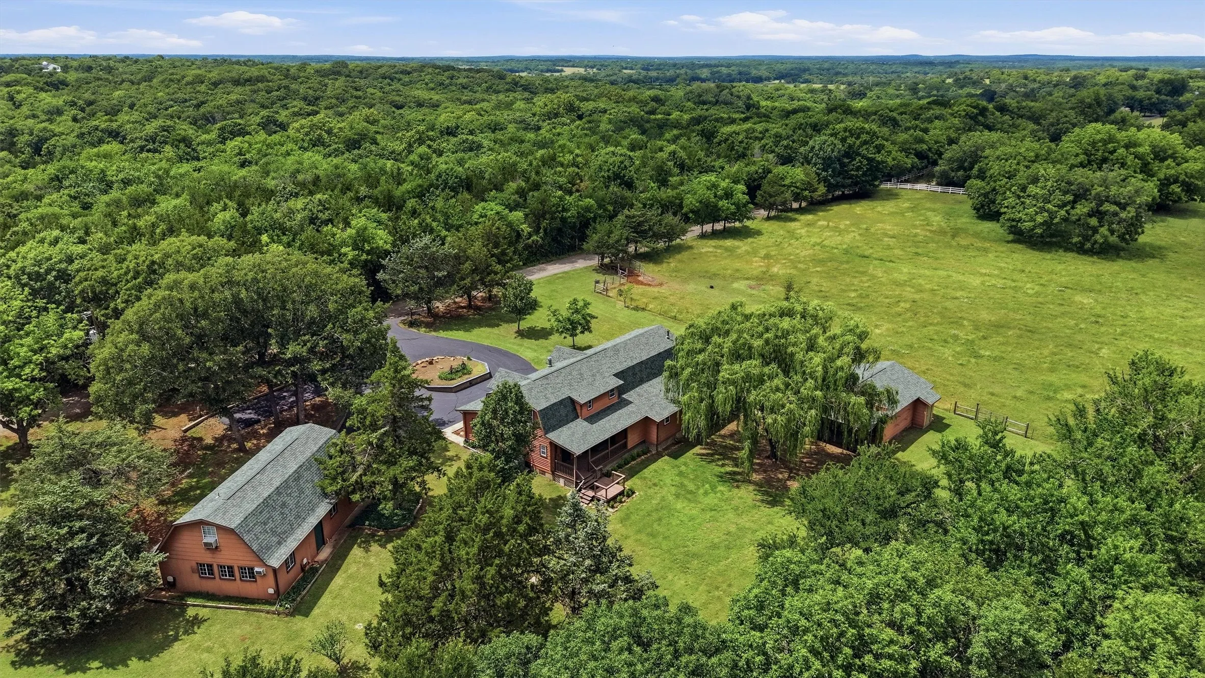Single Family Residence For Sale in Grayson County , 570 Roy Ayres Road, Bells, Texas 75414, 4 Bedroom, 4 Bathroom, 2 Garage spaces, 3,251 Sqft, built in 1995, mls#21280112, Real Estate Agent in Bells, Homes For Sale in Grayson county, Homes For Sale in Bells, Realtor in Bells Texas, Real Estate Brokerage Independent Realty Texas, Luminita Cordes Realtor