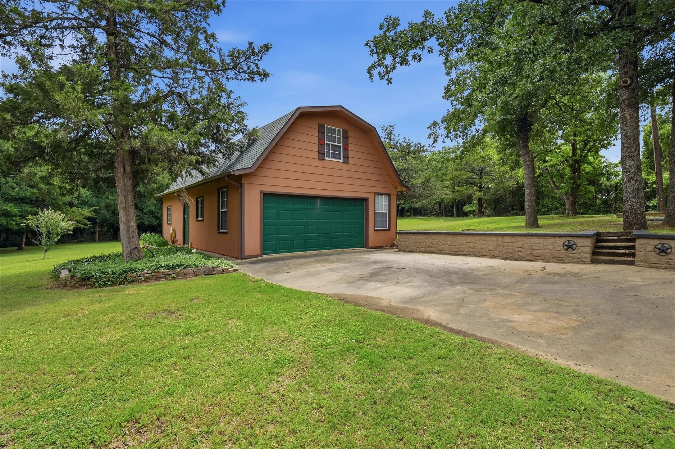 Single Family Residence For Sale in Grayson County , 570 Roy Ayres Road, Bells, Texas 75414, 4 Bedroom, 4 Bathroom, 2 Garage spaces, 3,251 Sqft, built in 1995, mls#21280112, Real Estate Agent in Bells, Homes For Sale in Grayson county, Homes For Sale in Bells, Realtor in Bells Texas, Real Estate Brokerage Independent Realty Texas, Luminita Cordes Realtor