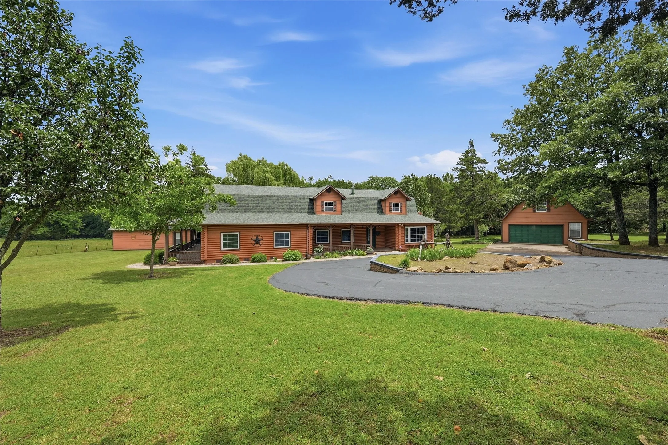 Single Family Residence For Sale in Grayson County , 570 Roy Ayres Road, Bells, Texas 75414, 4 Bedroom, 4 Bathroom, 2 Garage spaces, 3,251 Sqft, built in 1995, mls#21280112, Real Estate Agent in Bells, Homes For Sale in Grayson county, Homes For Sale in Bells, Realtor in Bells Texas, Real Estate Brokerage Independent Realty Texas, Luminita Cordes Realtor