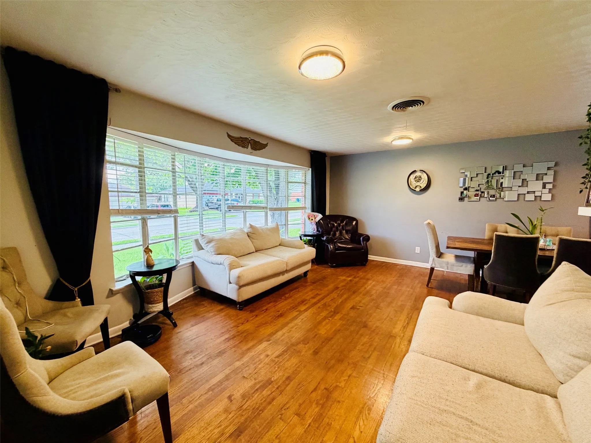 Single Family Residence For Sale in Dallas County , 610 Prescott Drive, Garland, Texas 75041, 3 Bedrooms, 2 Bathrooms, Garage spaces, 1,765 Sqft, built in 1958, Price $310,000, mls#21280155, Real Estate Agent in Garland, Homes For Sale in Dallas county, Homes For Sale in Garland, Realtor in Garland Texas, Real Estate Brokerage Independent Realty Texas, Luminita Cordes Realtor