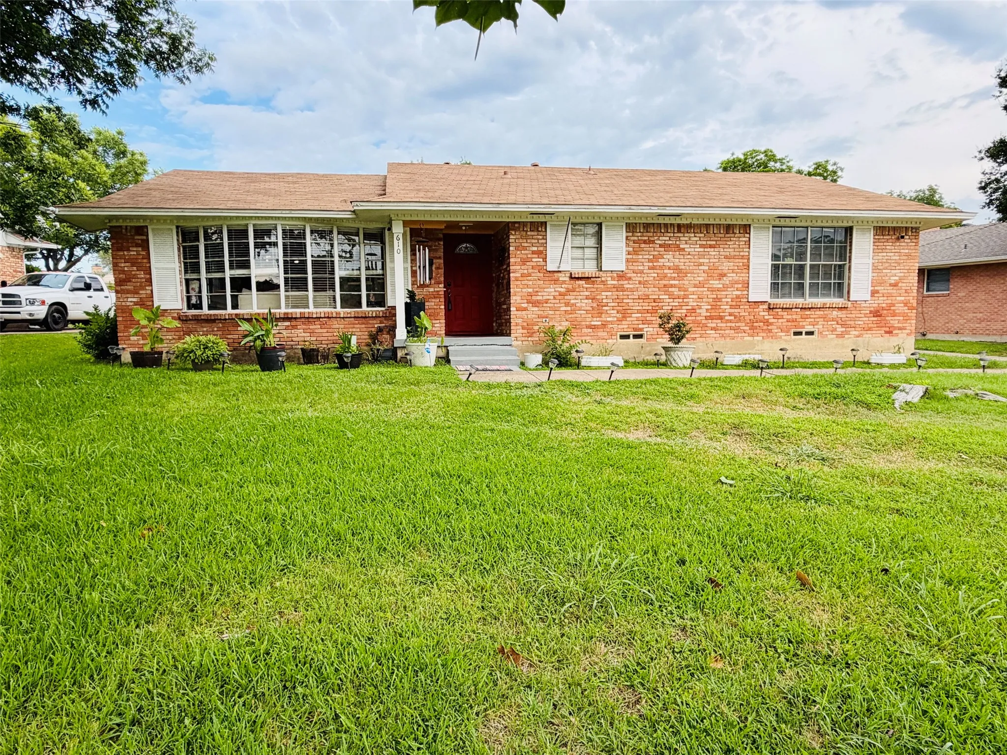 Single Family Residence For Sale in Dallas County , 610 Prescott Drive, Garland, Texas 75041, 3 Bedrooms, 2 Bathrooms, Garage spaces, 1,765 Sqft, built in 1958, Price $310,000, mls#21280155, Real Estate Agent in Garland, Homes For Sale in Dallas county, Homes For Sale in Garland, Realtor in Garland Texas, Real Estate Brokerage Independent Realty Texas, Luminita Cordes Realtor