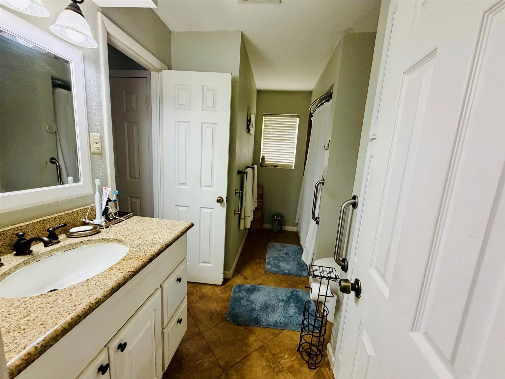 Single Family Residence For Sale in Dallas County , 610 Prescott Drive, Garland, Texas 75041, 3 Bedrooms, 2 Bathrooms, Garage spaces, 1,765 Sqft, built in 1958, Price $310,000, mls#21280155, Real Estate Agent in Garland, Homes For Sale in Dallas county, Homes For Sale in Garland, Realtor in Garland Texas, Real Estate Brokerage Independent Realty Texas, Luminita Cordes Realtor