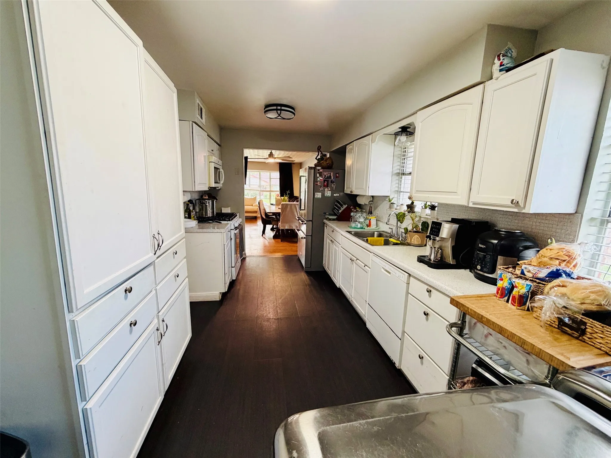 Single Family Residence For Sale in Dallas County , 610 Prescott Drive, Garland, Texas 75041, 3 Bedrooms, 2 Bathrooms, Garage spaces, 1,765 Sqft, built in 1958, Price $310,000, mls#21280155, Real Estate Agent in Garland, Homes For Sale in Dallas county, Homes For Sale in Garland, Realtor in Garland Texas, Real Estate Brokerage Independent Realty Texas, Luminita Cordes Realtor