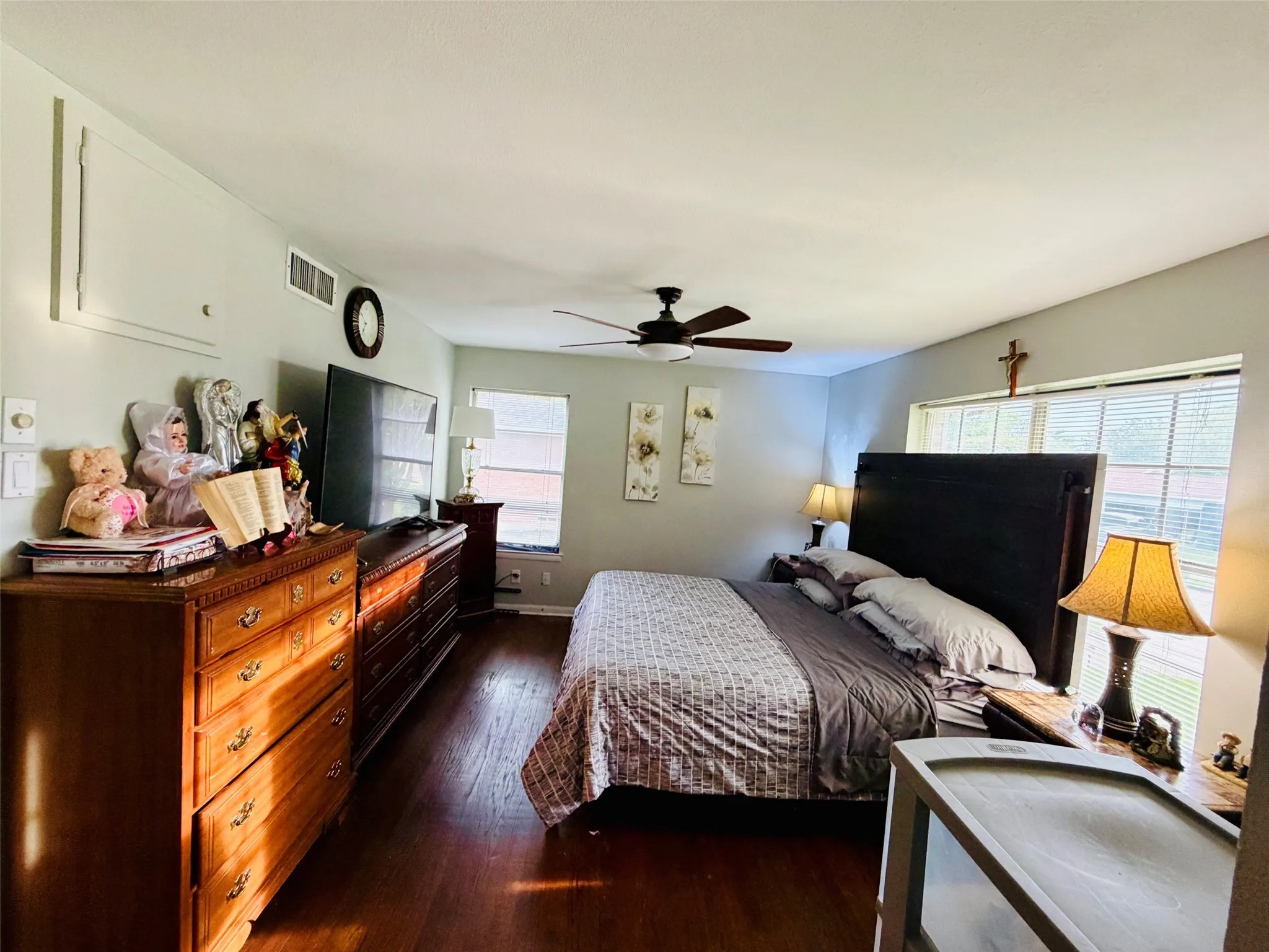 Single Family Residence For Sale in Dallas County , 610 Prescott Drive, Garland, Texas 75041, 3 Bedrooms, 2 Bathrooms, Garage spaces, 1,765 Sqft, built in 1958, Price $310,000, mls#21280155, Real Estate Agent in Garland, Homes For Sale in Dallas county, Homes For Sale in Garland, Realtor in Garland Texas, Real Estate Brokerage Independent Realty Texas, Luminita Cordes Realtor
