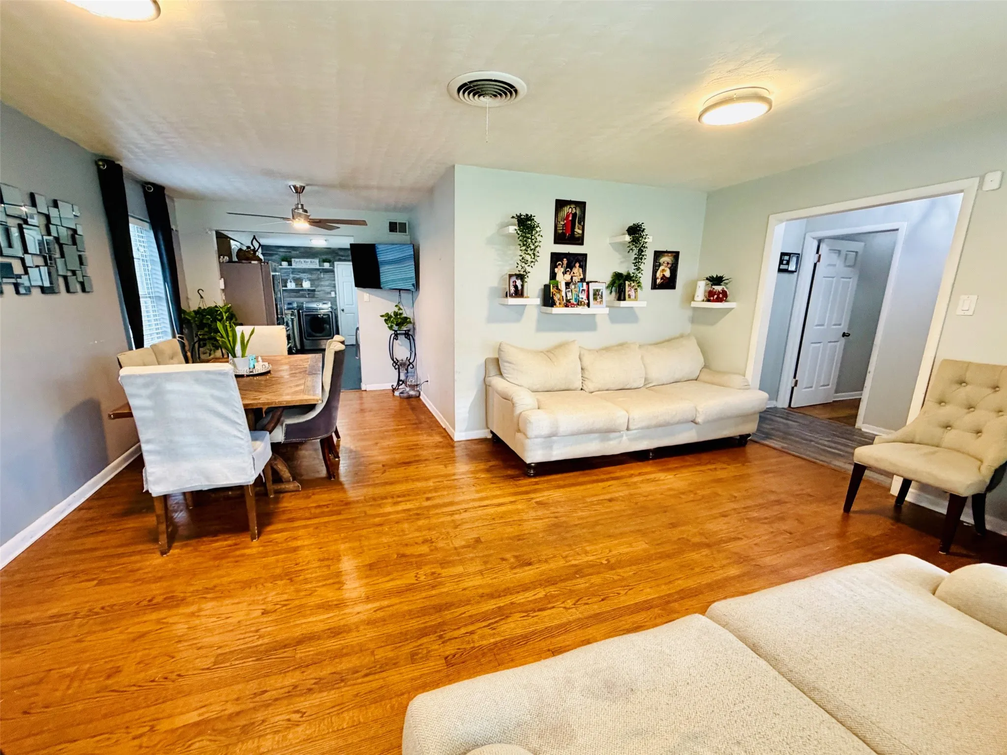 Single Family Residence For Sale in Dallas County , 610 Prescott Drive, Garland, Texas 75041, 3 Bedrooms, 2 Bathrooms, Garage spaces, 1,765 Sqft, built in 1958, Price $310,000, mls#21280155, Real Estate Agent in Garland, Homes For Sale in Dallas county, Homes For Sale in Garland, Realtor in Garland Texas, Real Estate Brokerage Independent Realty Texas, Luminita Cordes Realtor