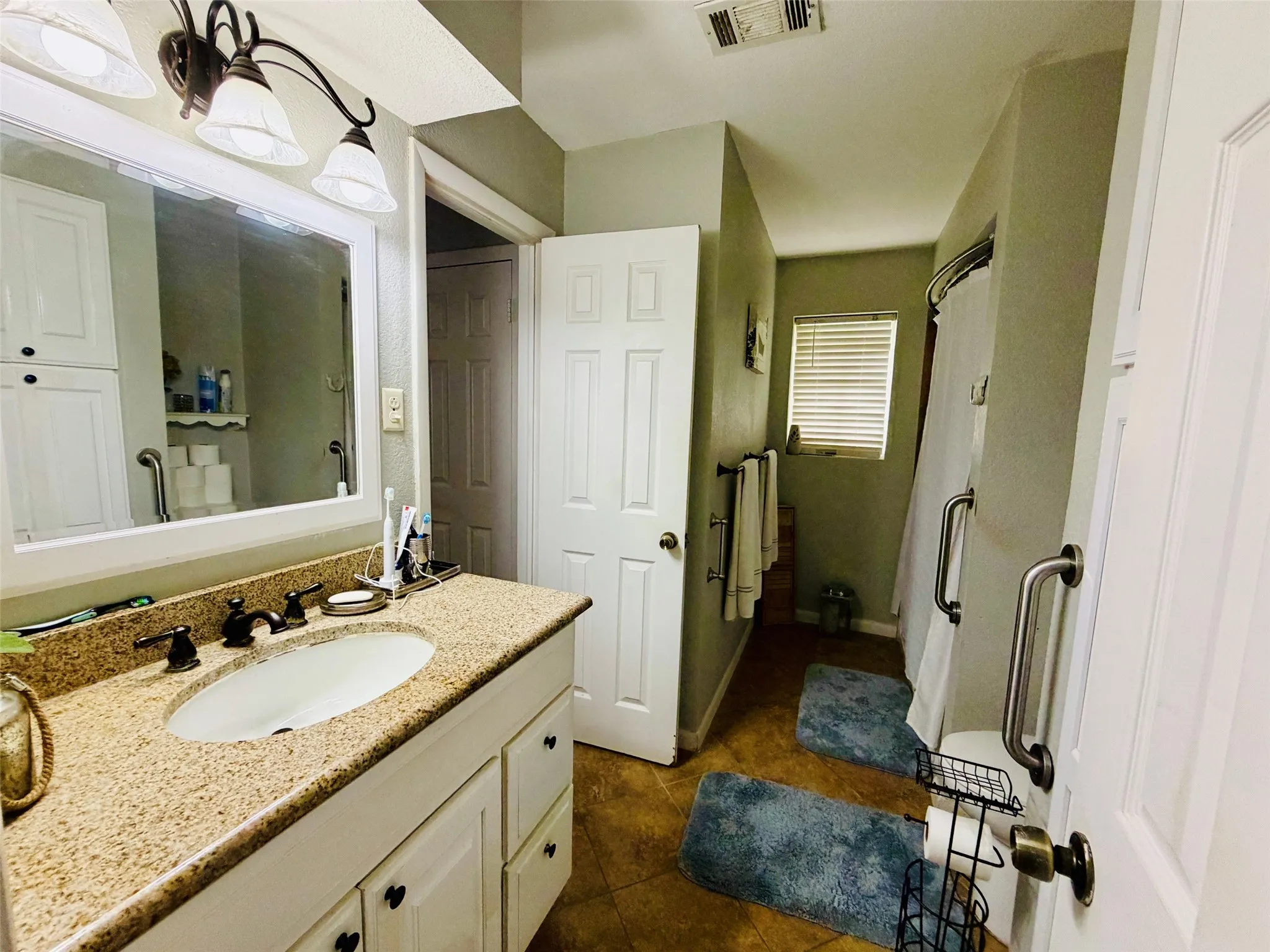 Single Family Residence For Sale in Dallas County , 610 Prescott Drive, Garland, Texas 75041, 3 Bedrooms, 2 Bathrooms, Garage spaces, 1,765 Sqft, built in 1958, Price $310,000, mls#21280155, Real Estate Agent in Garland, Homes For Sale in Dallas county, Homes For Sale in Garland, Realtor in Garland Texas, Real Estate Brokerage Independent Realty Texas, Luminita Cordes Realtor