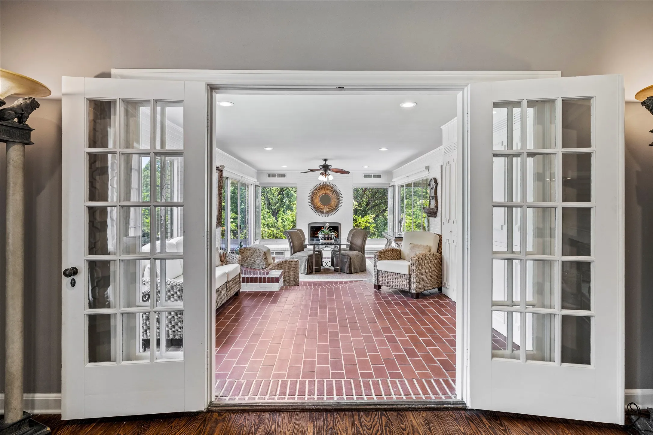 Single Family Residence For Sale in Wood County , 4735 Highway 37 S, Mineola, Texas 75773, 5 Bedroom, 6 Bathroom, 3 Garage spaces, 4,409 Sqft, built in 1941, mls#21280174, Real Estate Agent in Mineola, Homes For Sale in Wood county, Homes For Sale in Mineola, Realtor in Mineola Texas, Real Estate Brokerage Independent Realty Texas, Luminita Cordes Realtor
