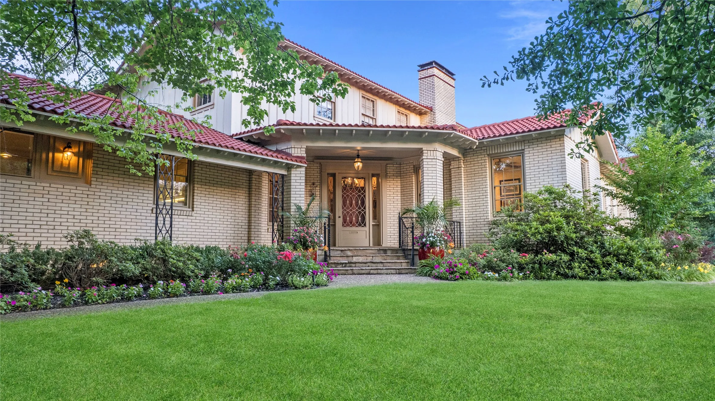 Single Family Residence For Sale in Wood County , 4735 Highway 37 S, Mineola, Texas 75773, 5 Bedroom, 6 Bathroom, 3 Garage spaces, 4,409 Sqft, built in 1941, mls#21280174, Real Estate Agent in Mineola, Homes For Sale in Wood county, Homes For Sale in Mineola, Realtor in Mineola Texas, Real Estate Brokerage Independent Realty Texas, Luminita Cordes Realtor