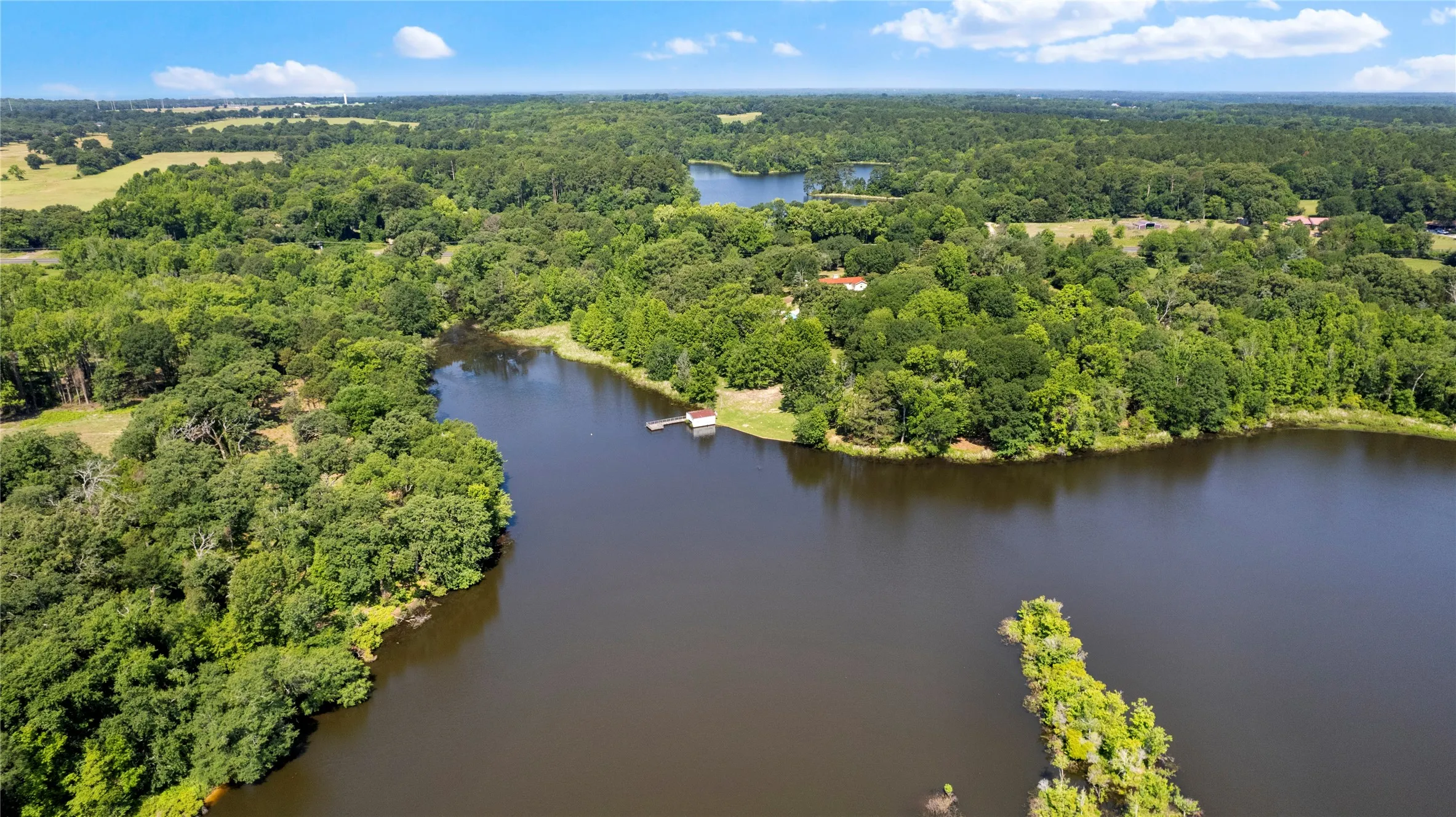 Single Family Residence For Sale in Wood County , 4735 Highway 37 S, Mineola, Texas 75773, 5 Bedroom, 6 Bathroom, 3 Garage spaces, 4,409 Sqft, built in 1941, mls#21280174, Real Estate Agent in Mineola, Homes For Sale in Wood county, Homes For Sale in Mineola, Realtor in Mineola Texas, Real Estate Brokerage Independent Realty Texas, Luminita Cordes Realtor
