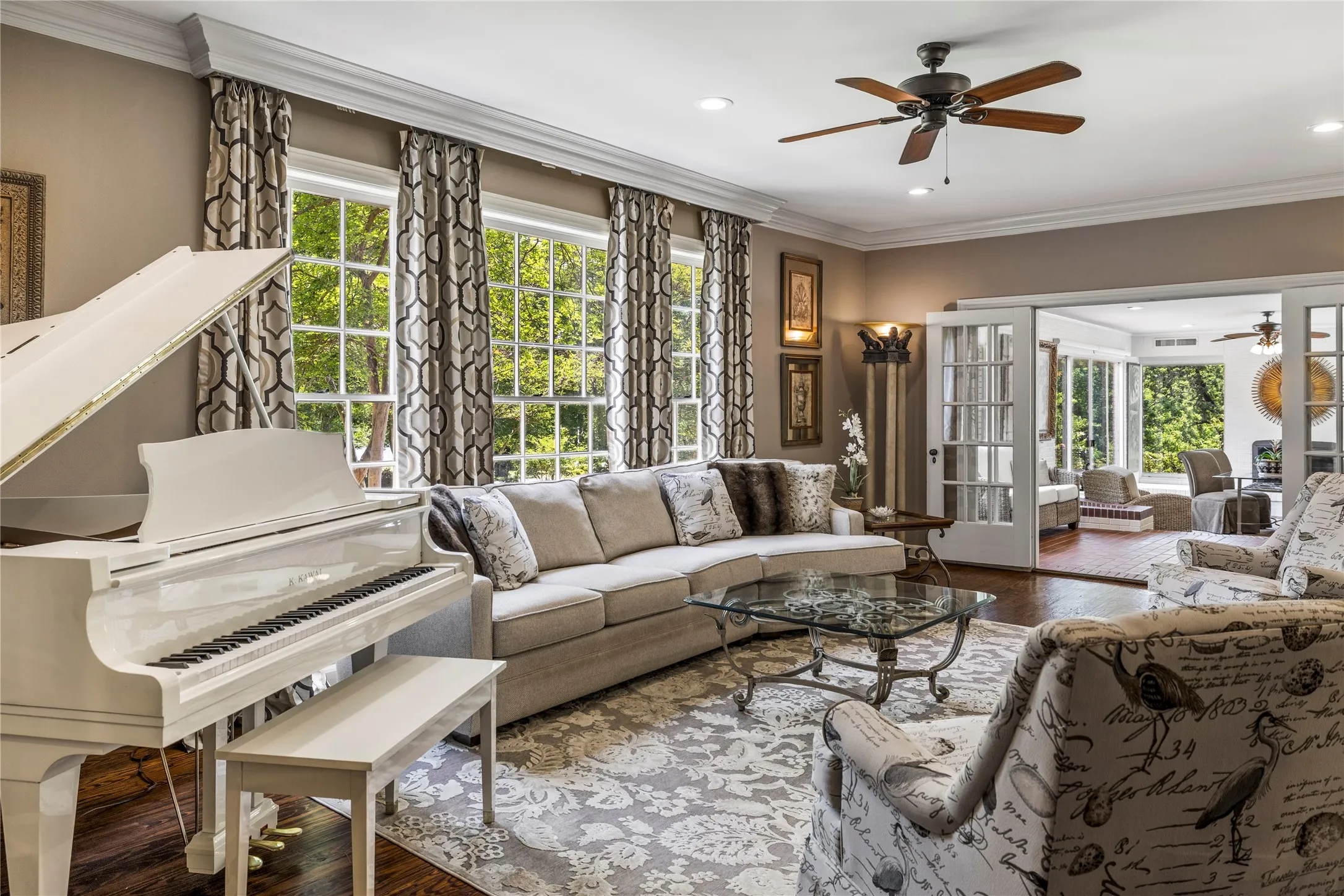 Single Family Residence For Sale in Wood County , 4735 Highway 37 S, Mineola, Texas 75773, 5 Bedroom, 6 Bathroom, 3 Garage spaces, 4,409 Sqft, built in 1941, mls#21280174, Real Estate Agent in Mineola, Homes For Sale in Wood county, Homes For Sale in Mineola, Realtor in Mineola Texas, Real Estate Brokerage Independent Realty Texas, Luminita Cordes Realtor