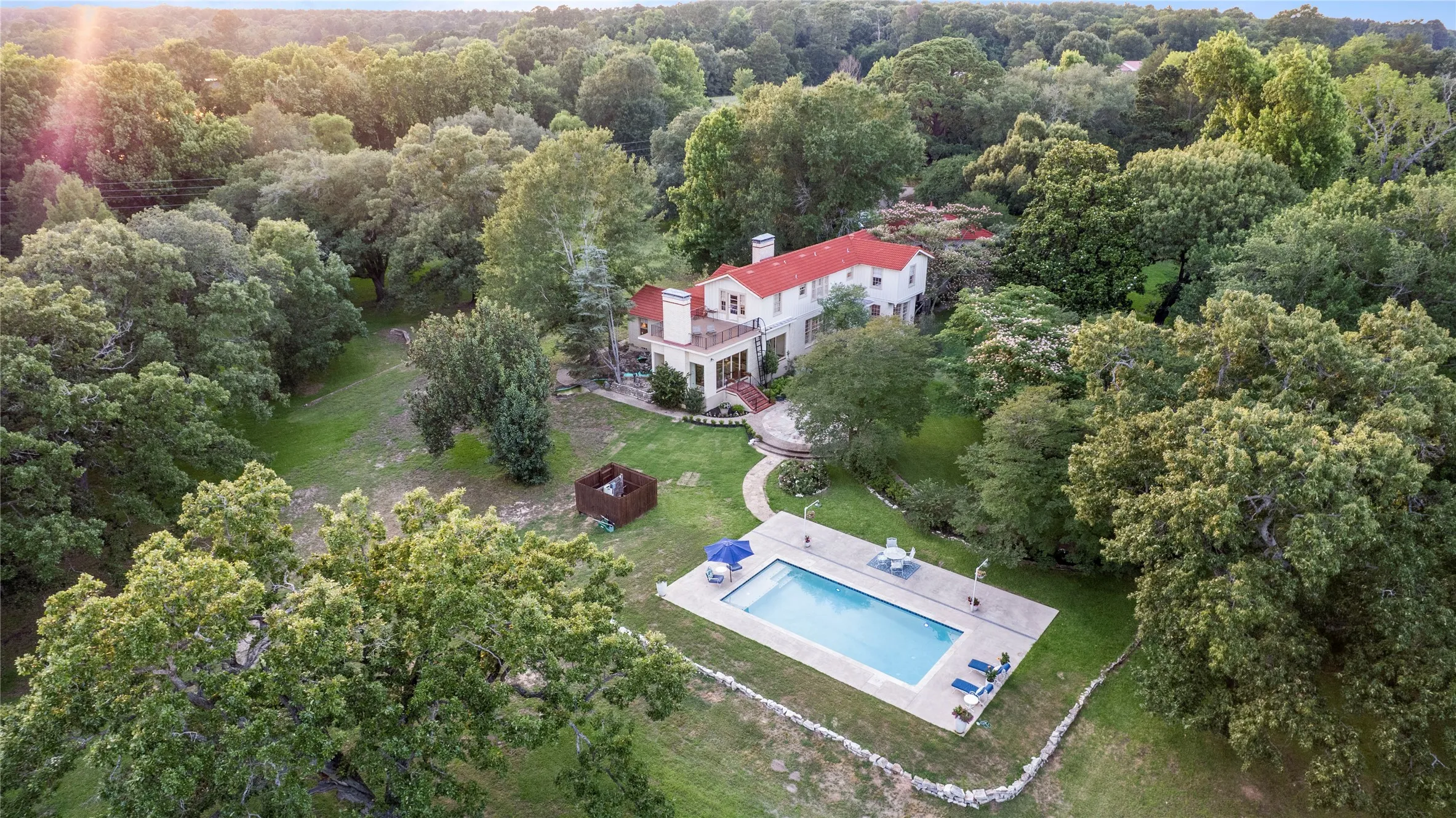 Single Family Residence For Sale in Wood County , 4735 Highway 37 S, Mineola, Texas 75773, 5 Bedroom, 6 Bathroom, 3 Garage spaces, 4,409 Sqft, built in 1941, mls#21280174, Real Estate Agent in Mineola, Homes For Sale in Wood county, Homes For Sale in Mineola, Realtor in Mineola Texas, Real Estate Brokerage Independent Realty Texas, Luminita Cordes Realtor